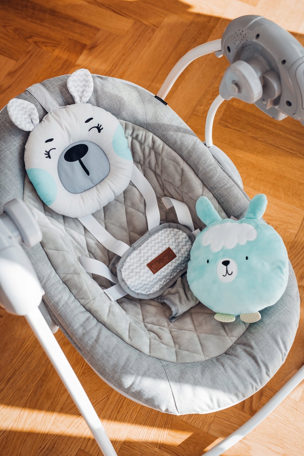 LEŻACZEK BUJACZEK ELEKTRYCZNY HUŚTAWKA - MoMi LISS TURKUS - ZABAWKI MELODIE Wysokość produktu 70 cm