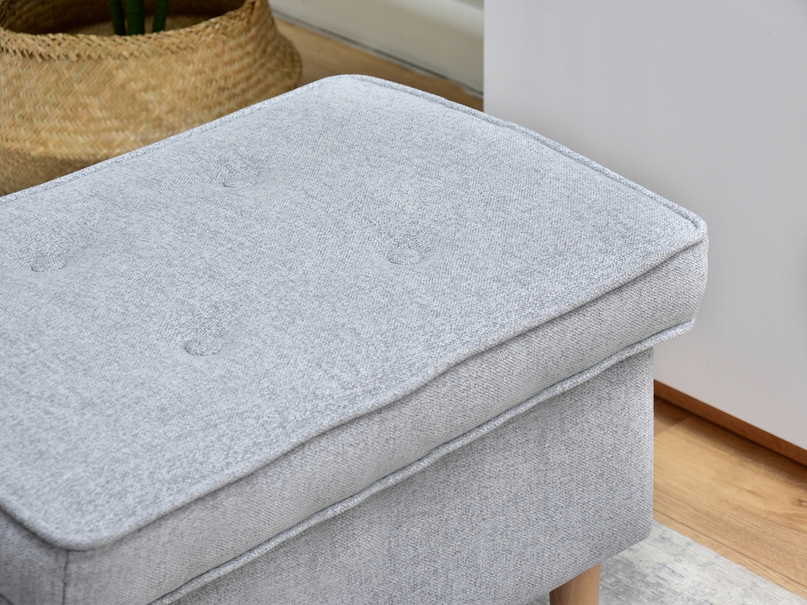 SKANDYNAWSKI PODNÓŻEK DO POKOJU MALMO JASNY SZARY Materiał obicia tkanina