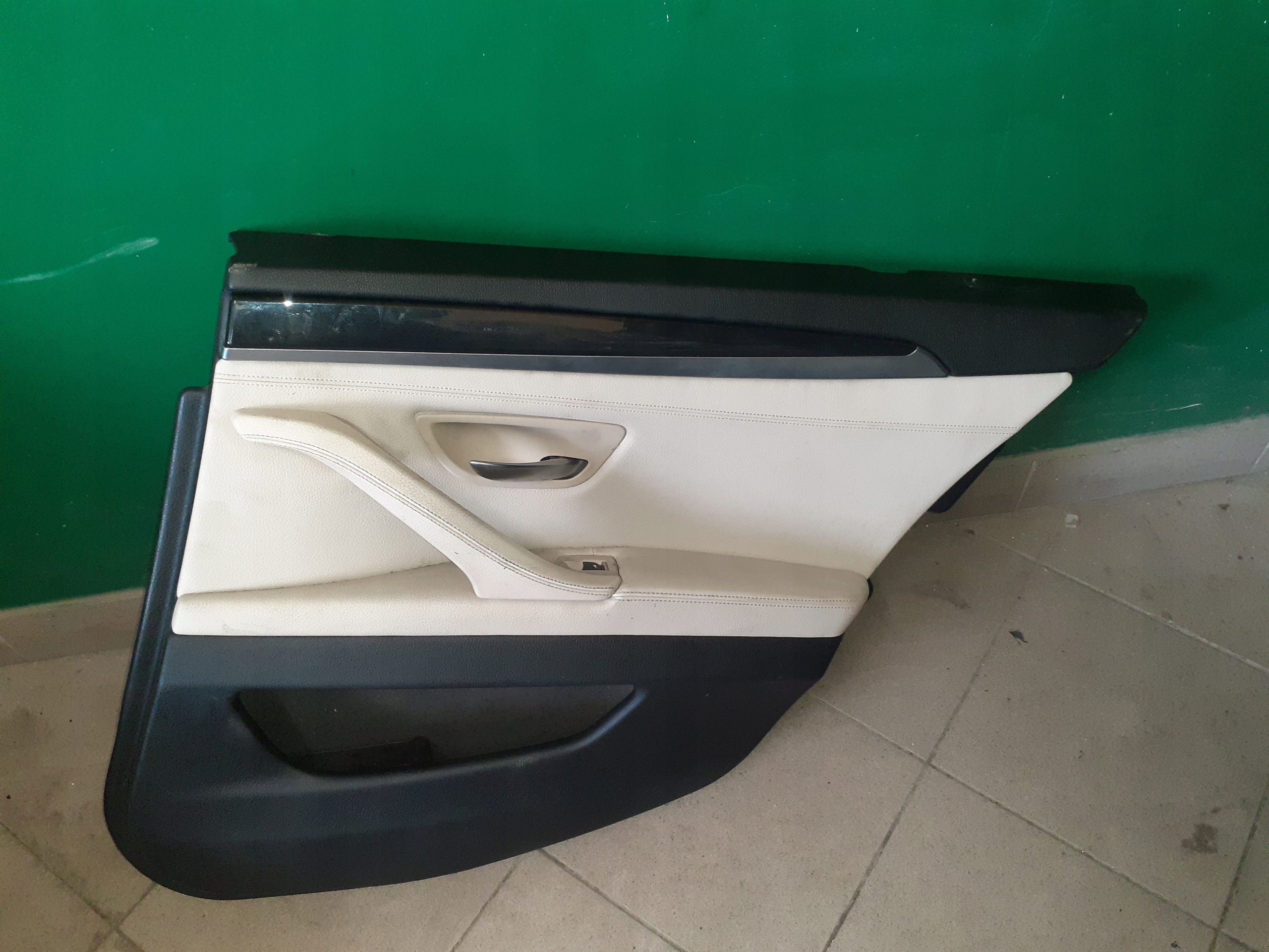 BMW F11 side door rear right leather Oyster