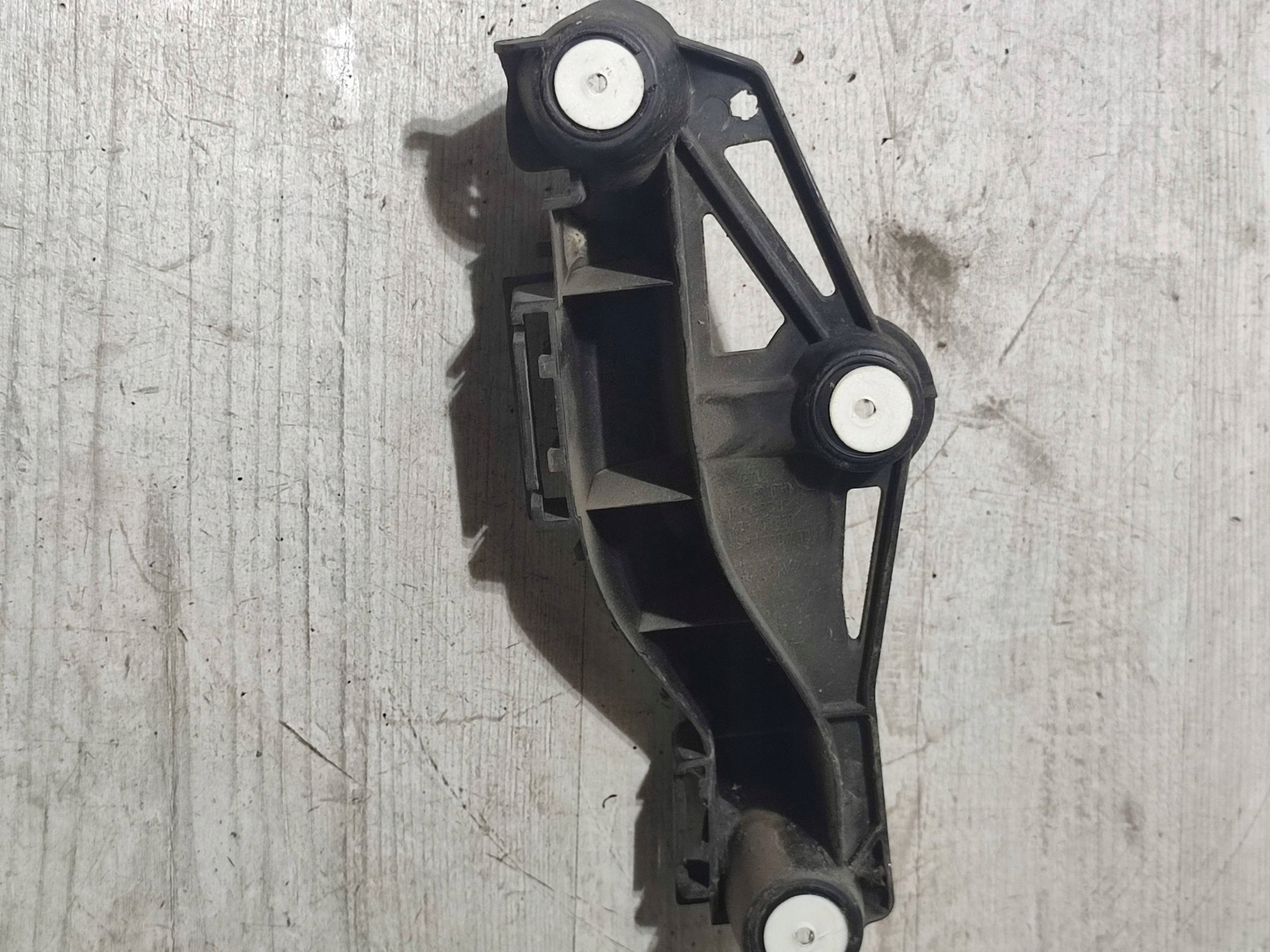 Opel Corsa E 2018 heck Seite rechts Halter mocujacy der Stoßstange heck