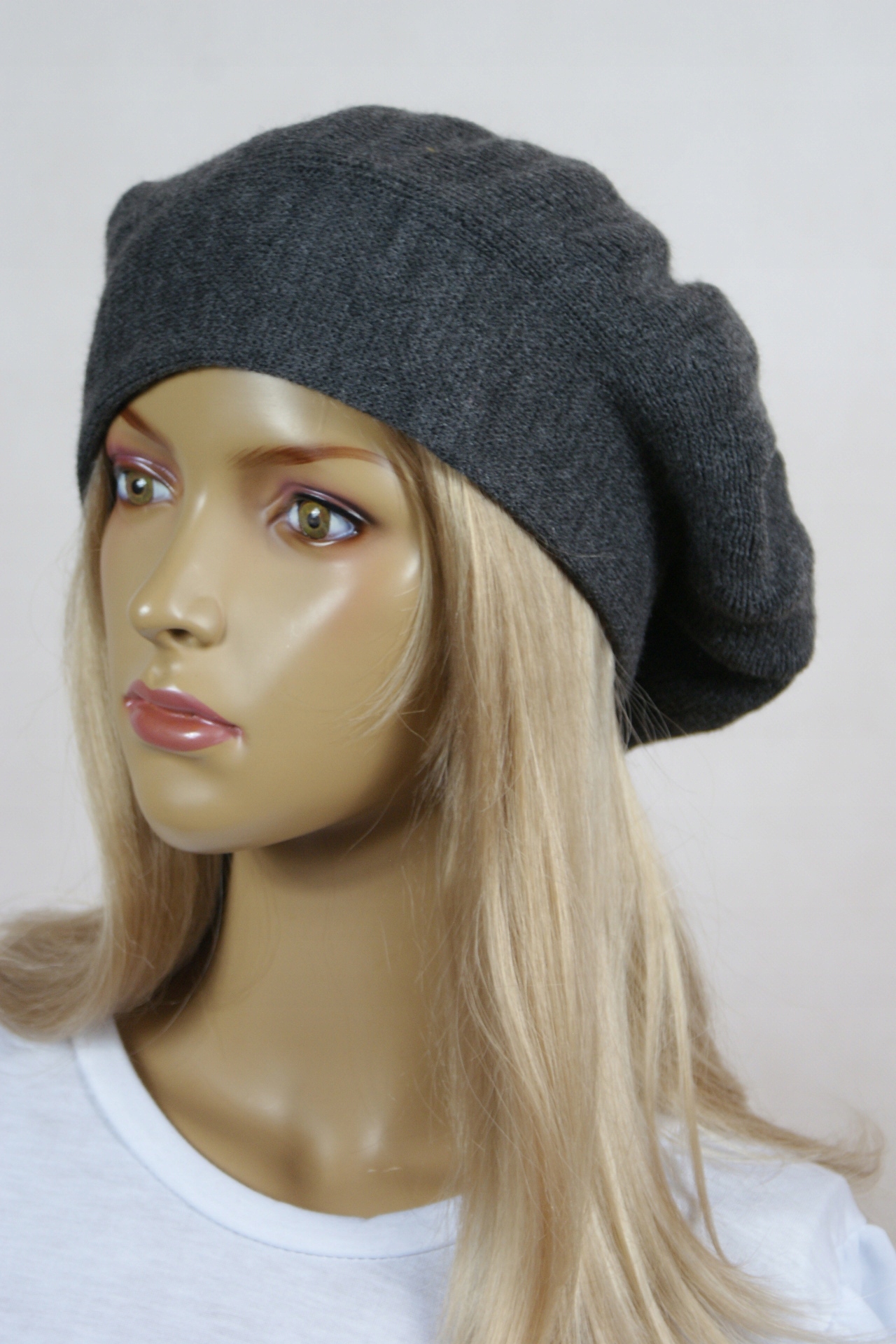 DAMSKA CZAPKA _ BERET Cechy dodatkowe brak