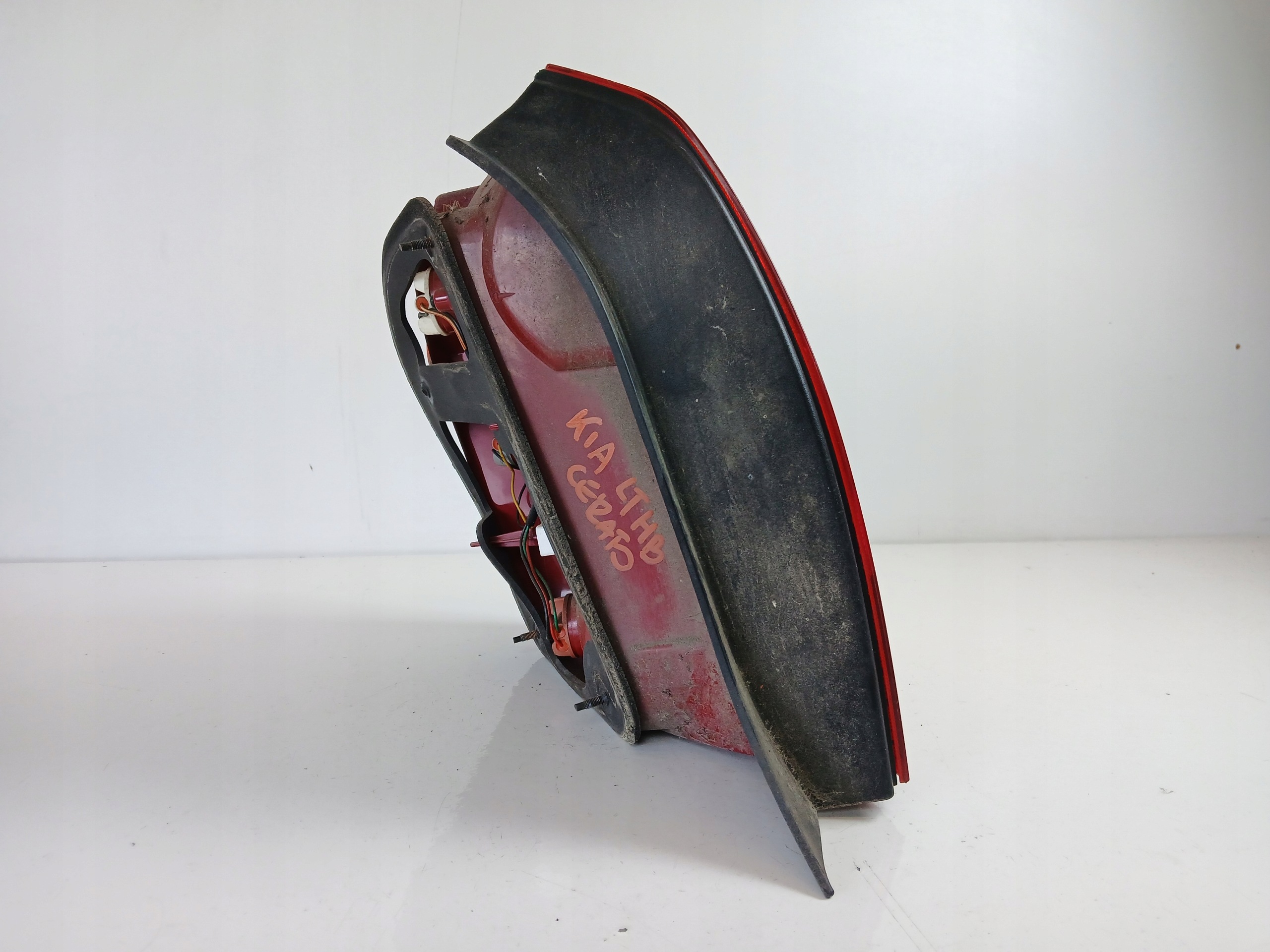 KIA CERATO and light right rear part