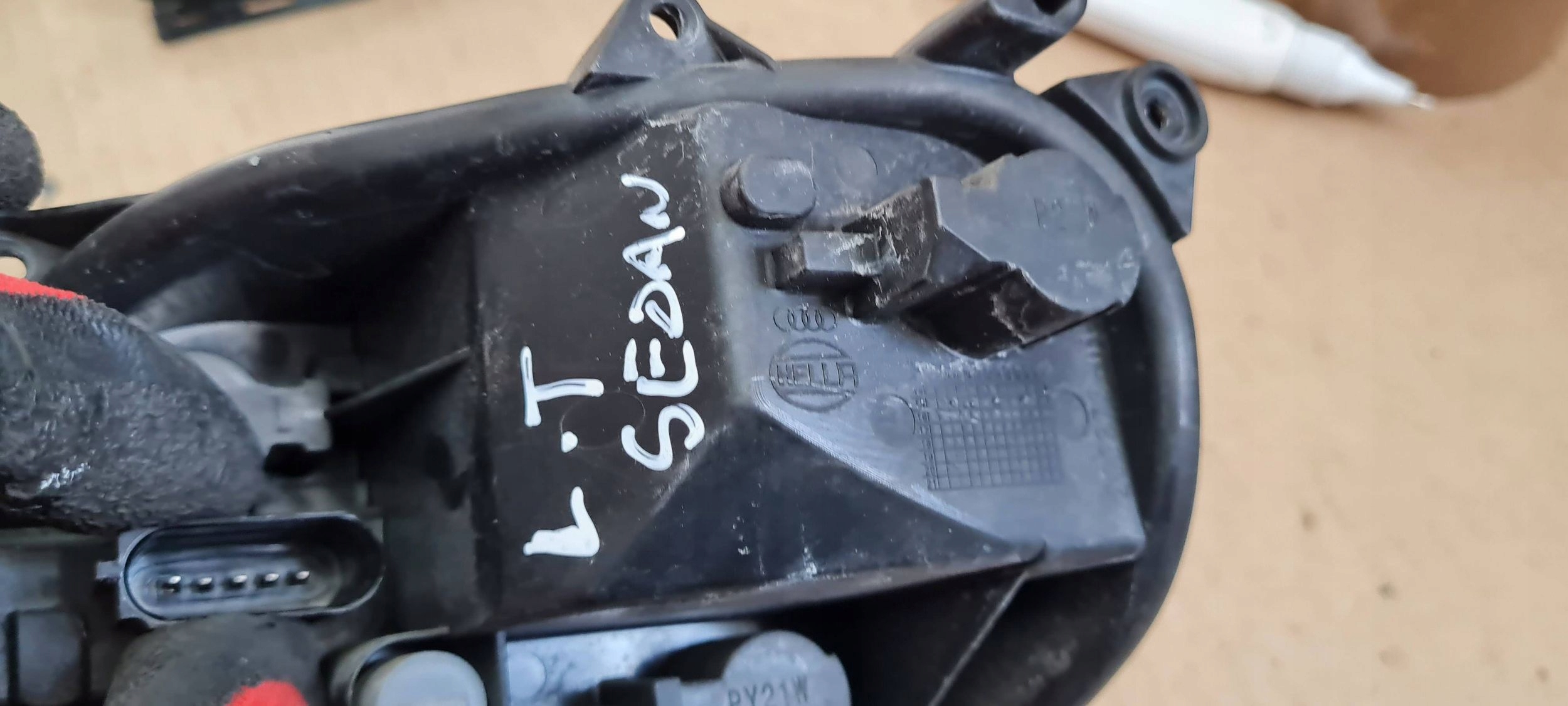 A4 B9 8W light housing left rear part sedan 200873-01 20087301