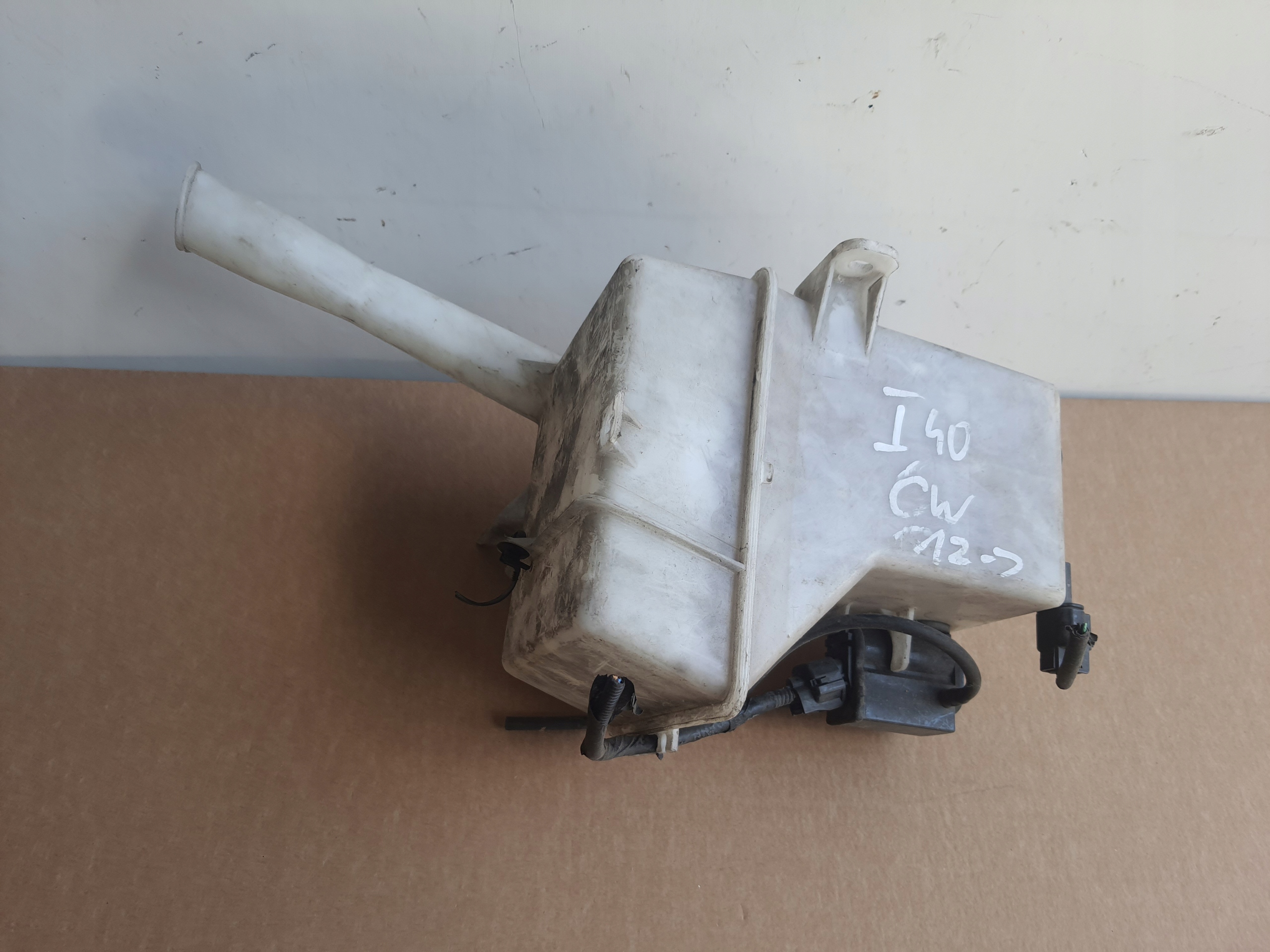 1.4 D4D - HYUNDAI I40 12-15 бак омывателя