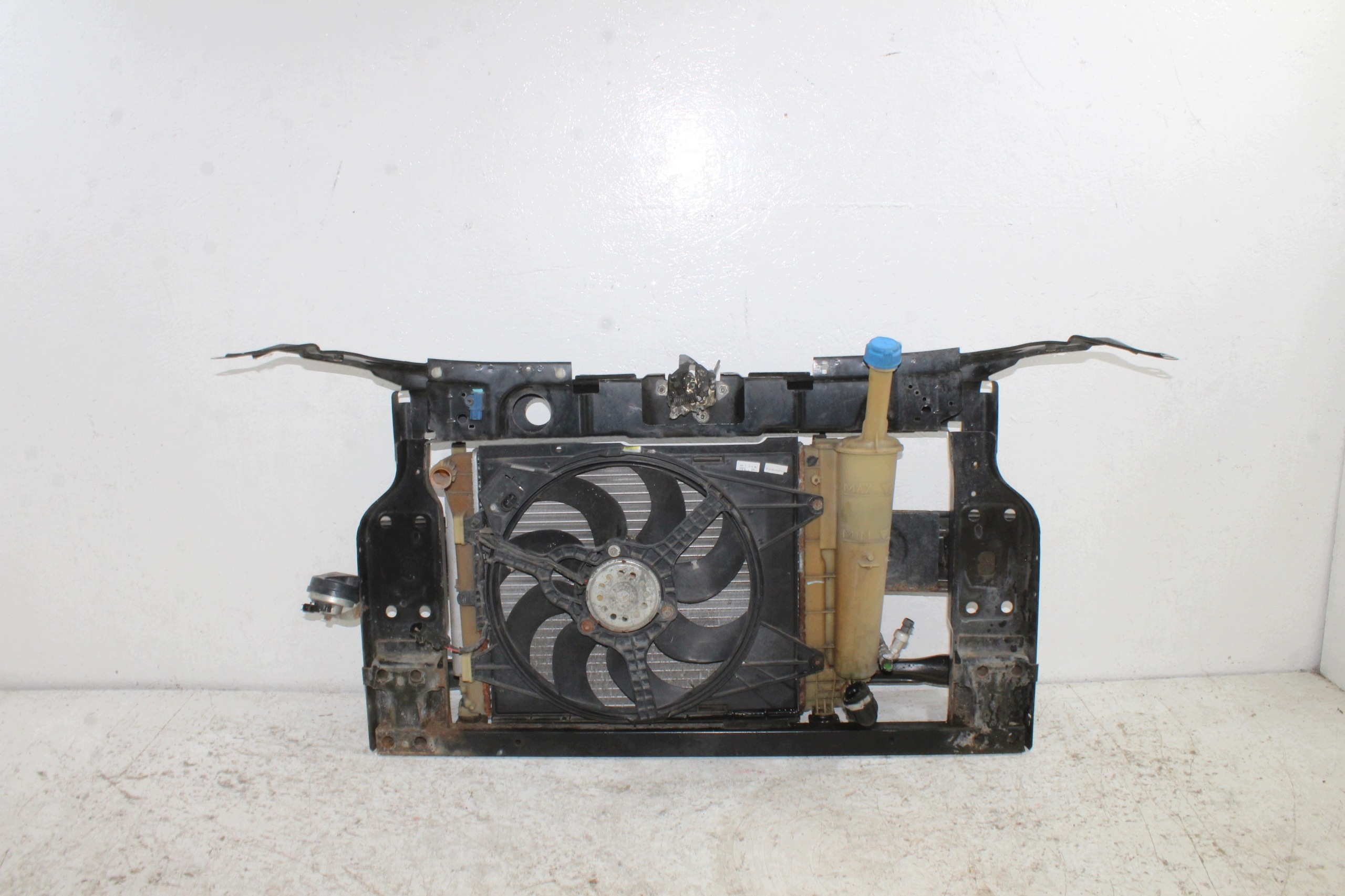 Fiat 500 support panel for radiators sider fan