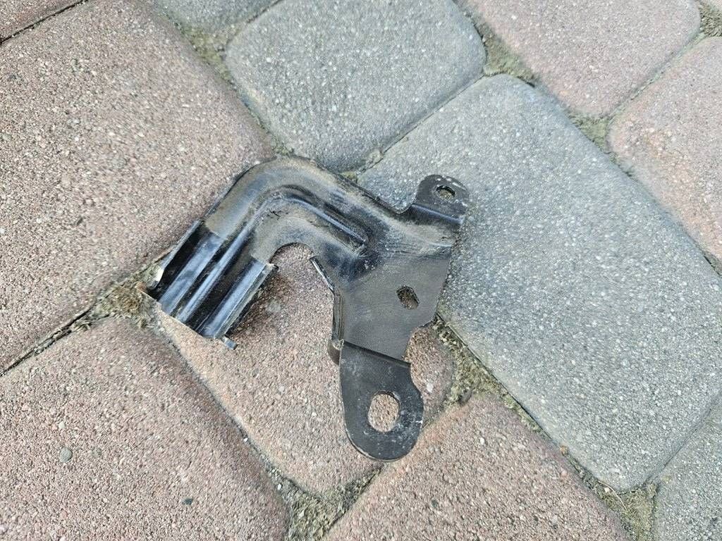 Poignée Console Support plaque dodatkowej pompki d’eau Renault Zoe 210101348R