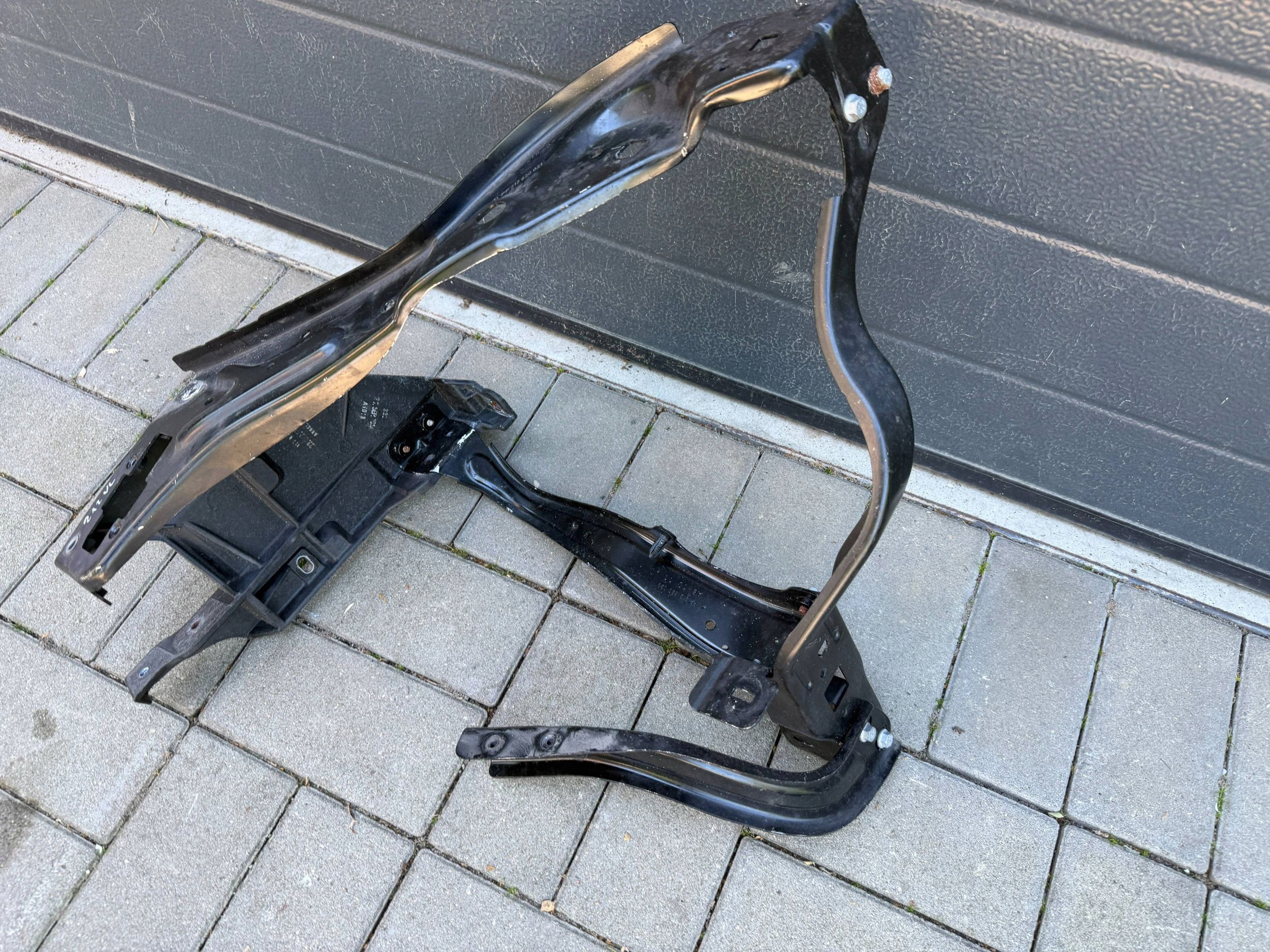 Mercedes E 212 headlight trim left front lights pillar iron