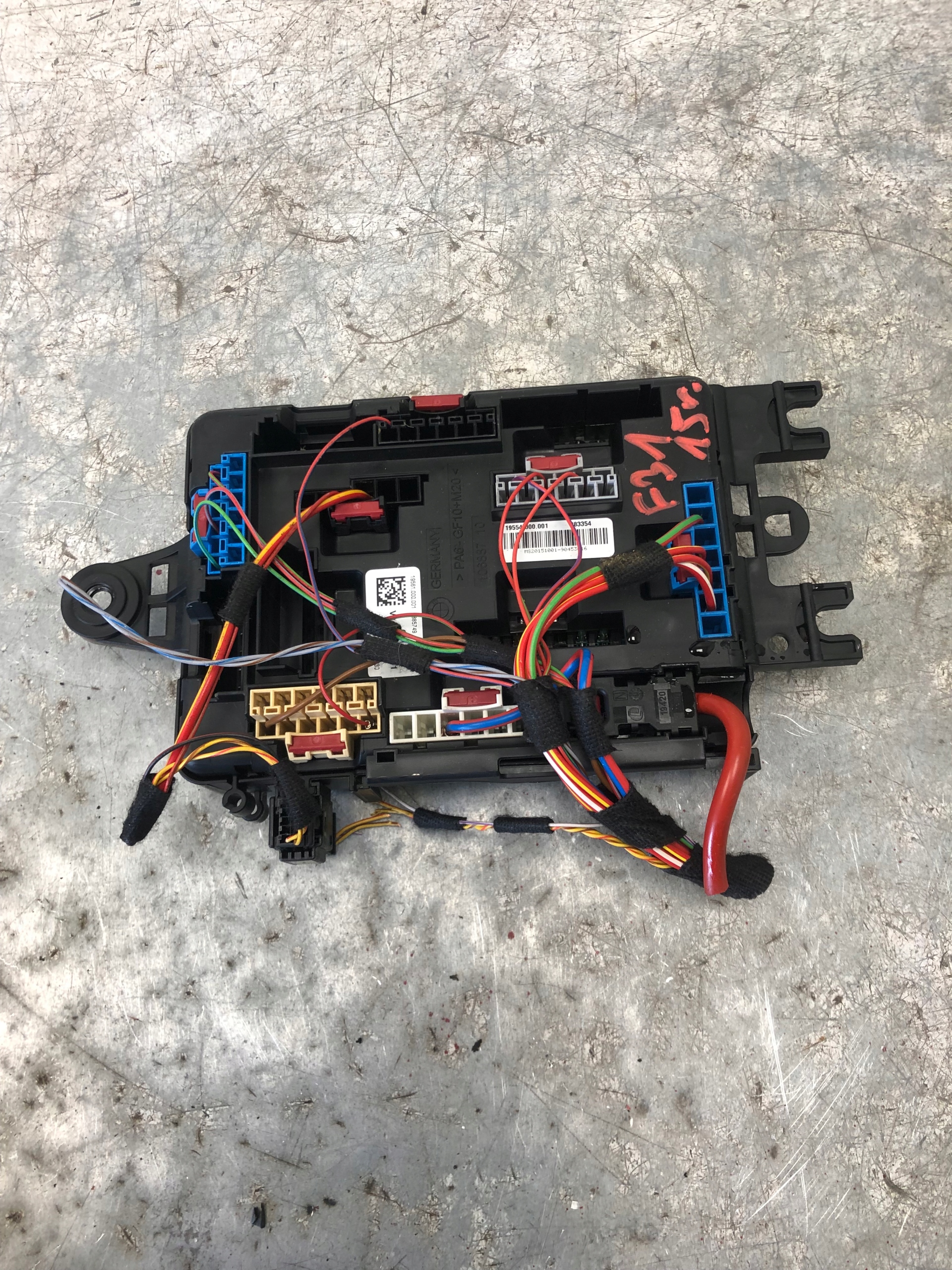 SKRZYNKA BEZPIECZNIKÓW BMW F31 9389070 Numer katalogowy części 9389070 SKRZYNKA BEZPIECZNIKÓW