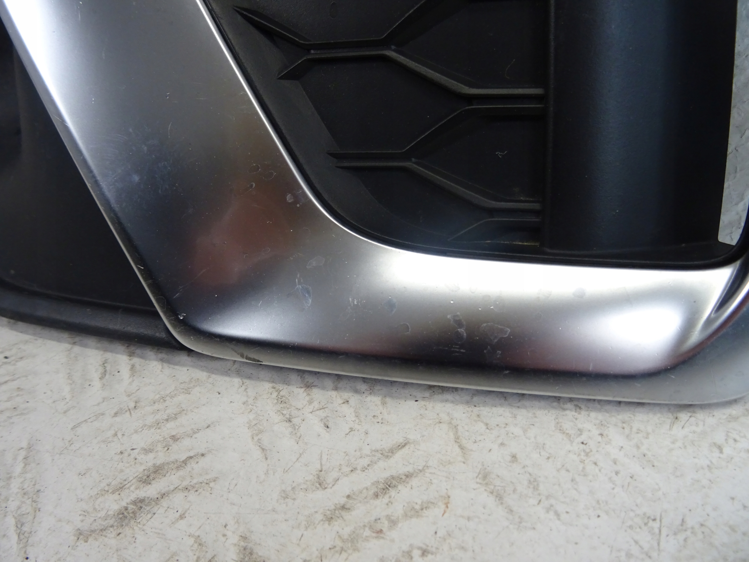 grid of a bumper front front left AUDI A4 B9 LIFT S-LINE