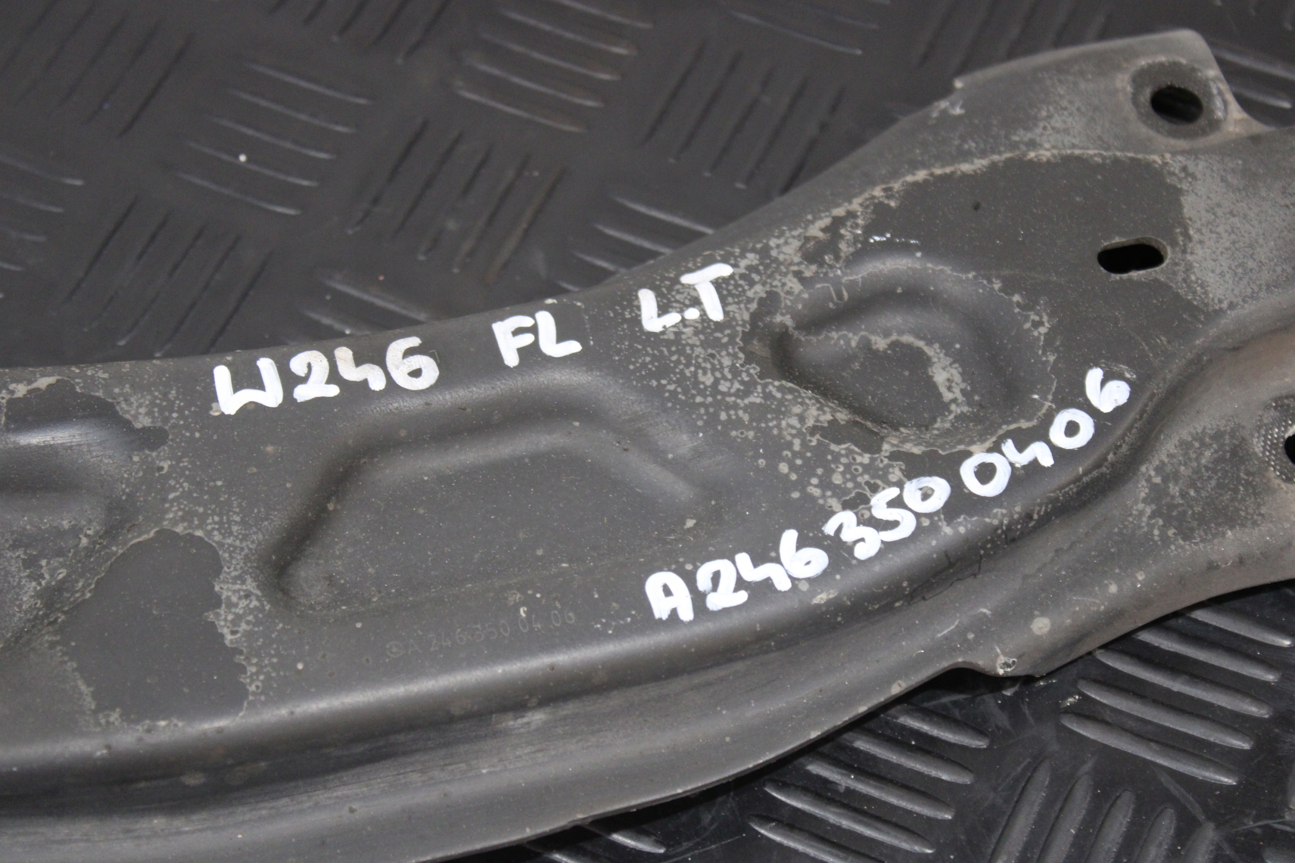arm left rear part A2463500406 MERCEDES B-class W246 LIFT