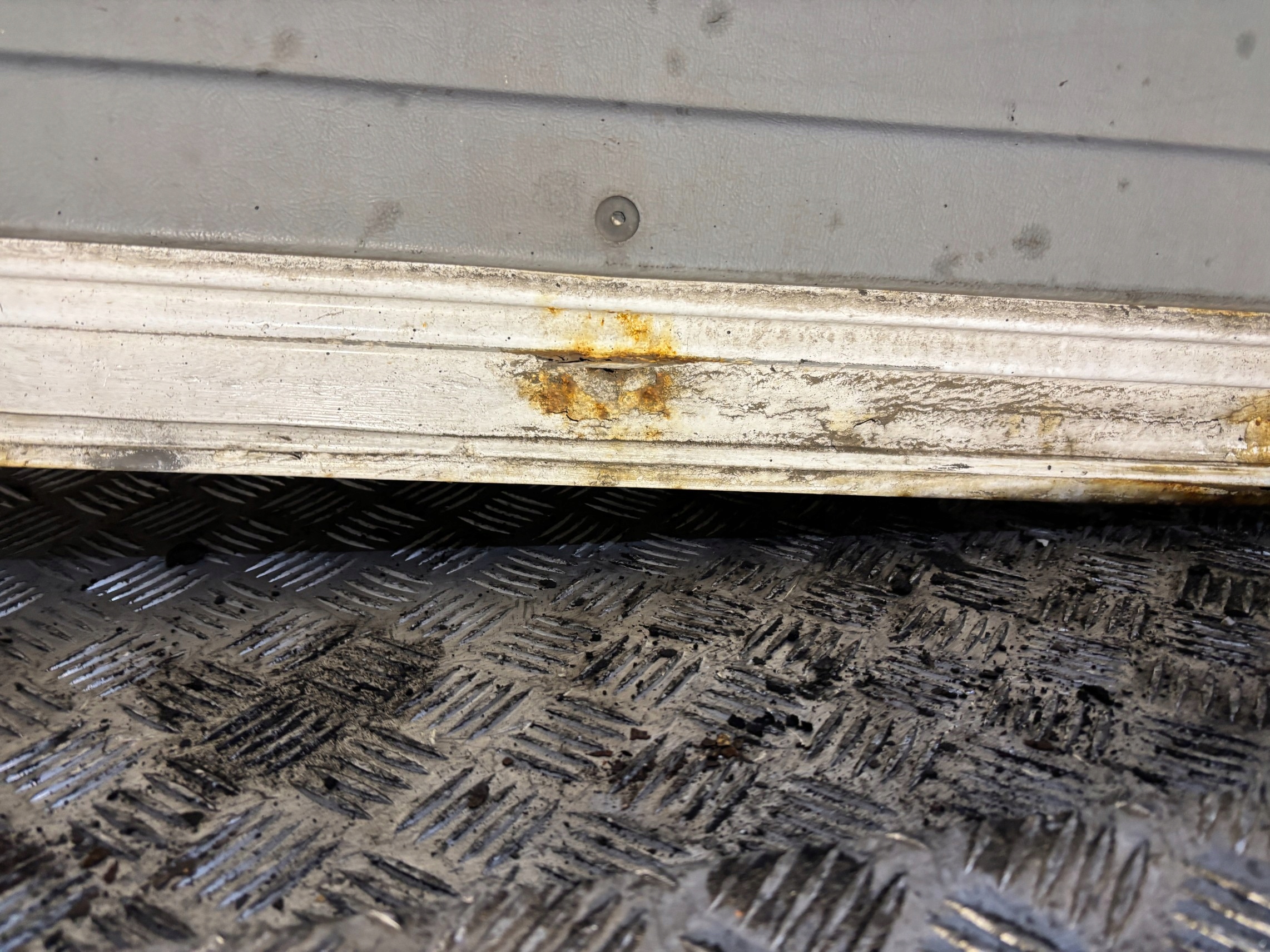 door right rear. ISUZU TURQUOISE AUTOBUS
