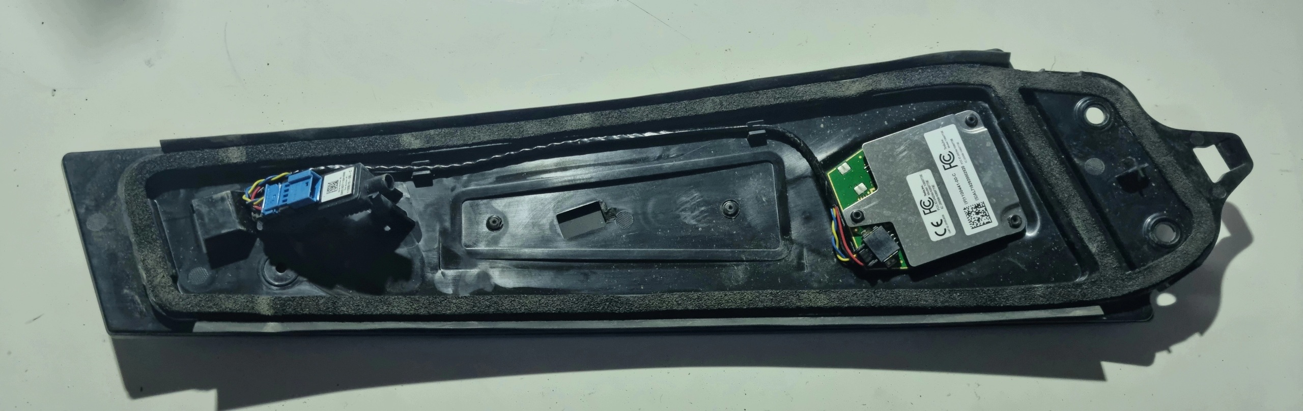 TESLA 3 pillar SZKLANY KAMERA right side 1109255-90-F
