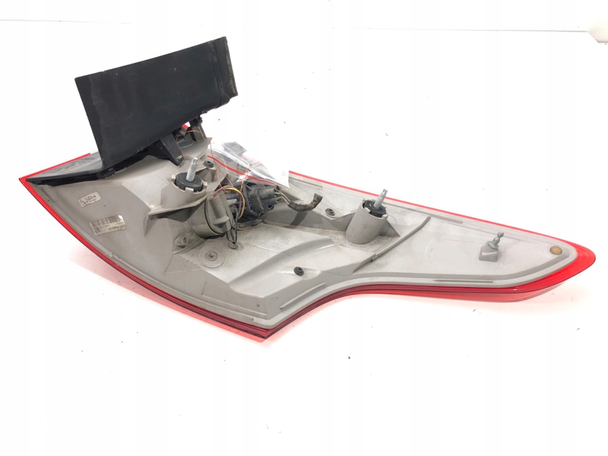 LAMPA LEWY TYŁ FORD FOCUS III F1EB-13405-DB Kombi Producent części OEM