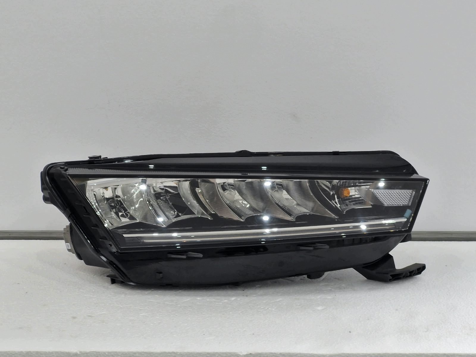light right Skoda Octavia 4 IV FULL LED