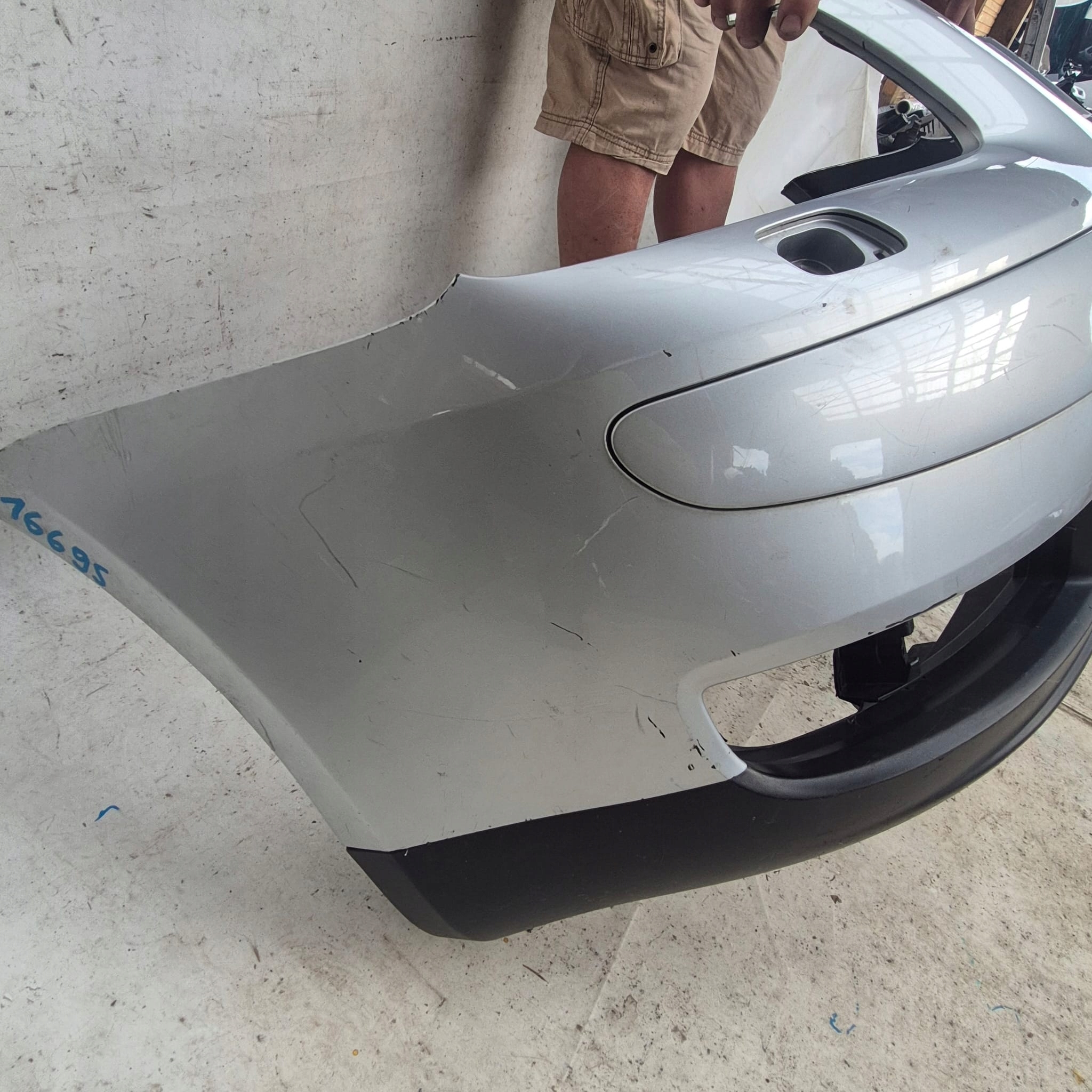 VW TOURAN 1T0 03-07 bumper front front SPR PDC 1T0807221