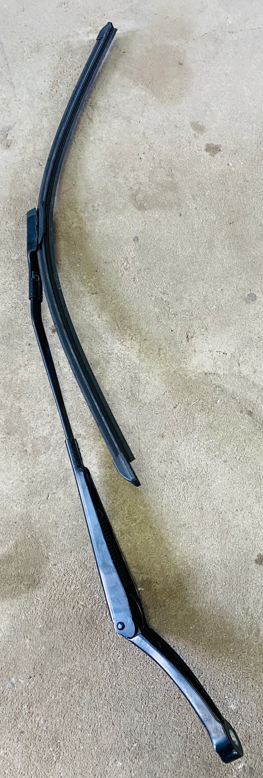 AUDI A3 8V0 14R. wiper arm left 8V1955407B