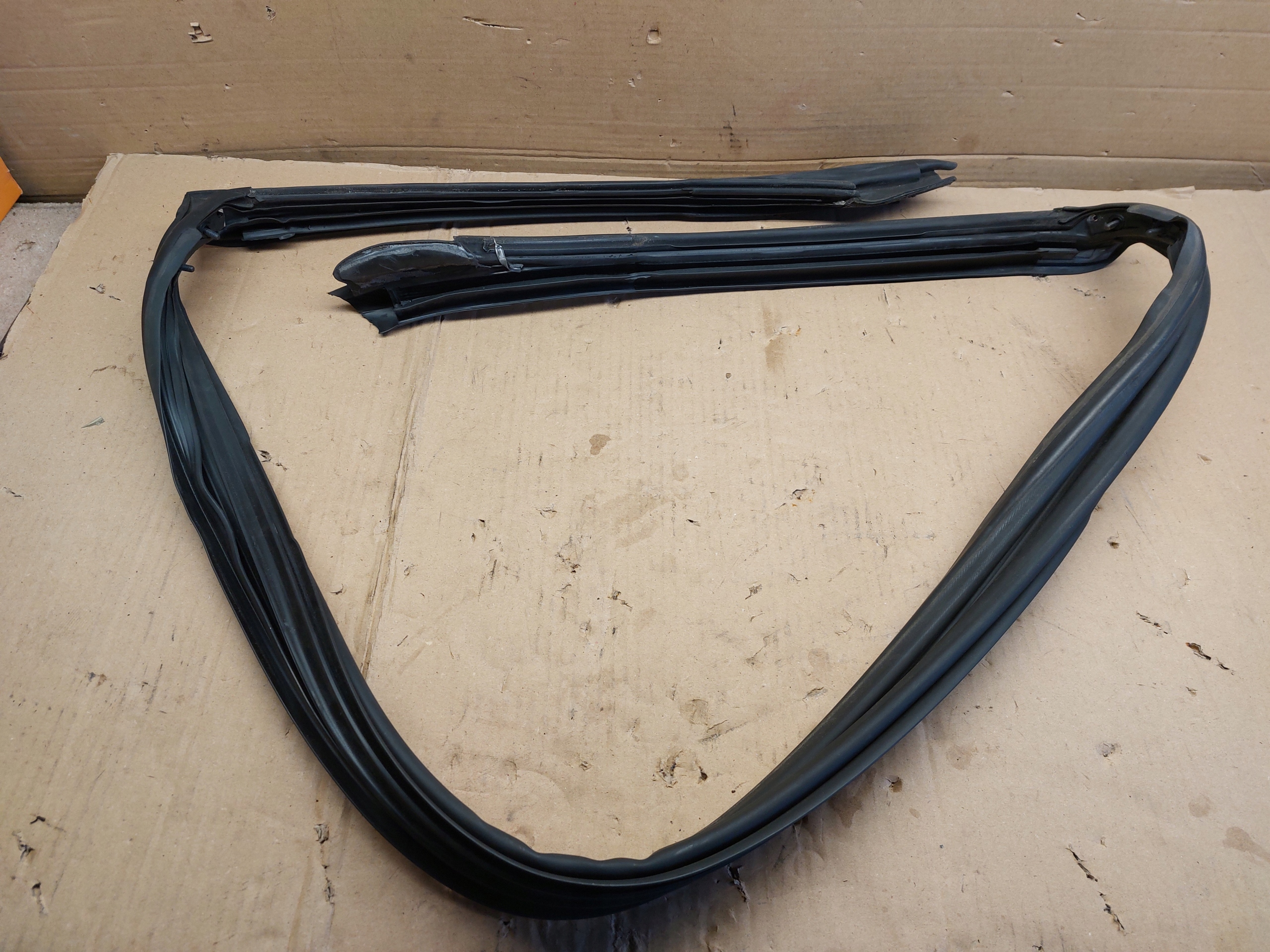 gasket windows front BMW Z4 E85 07r 7023969