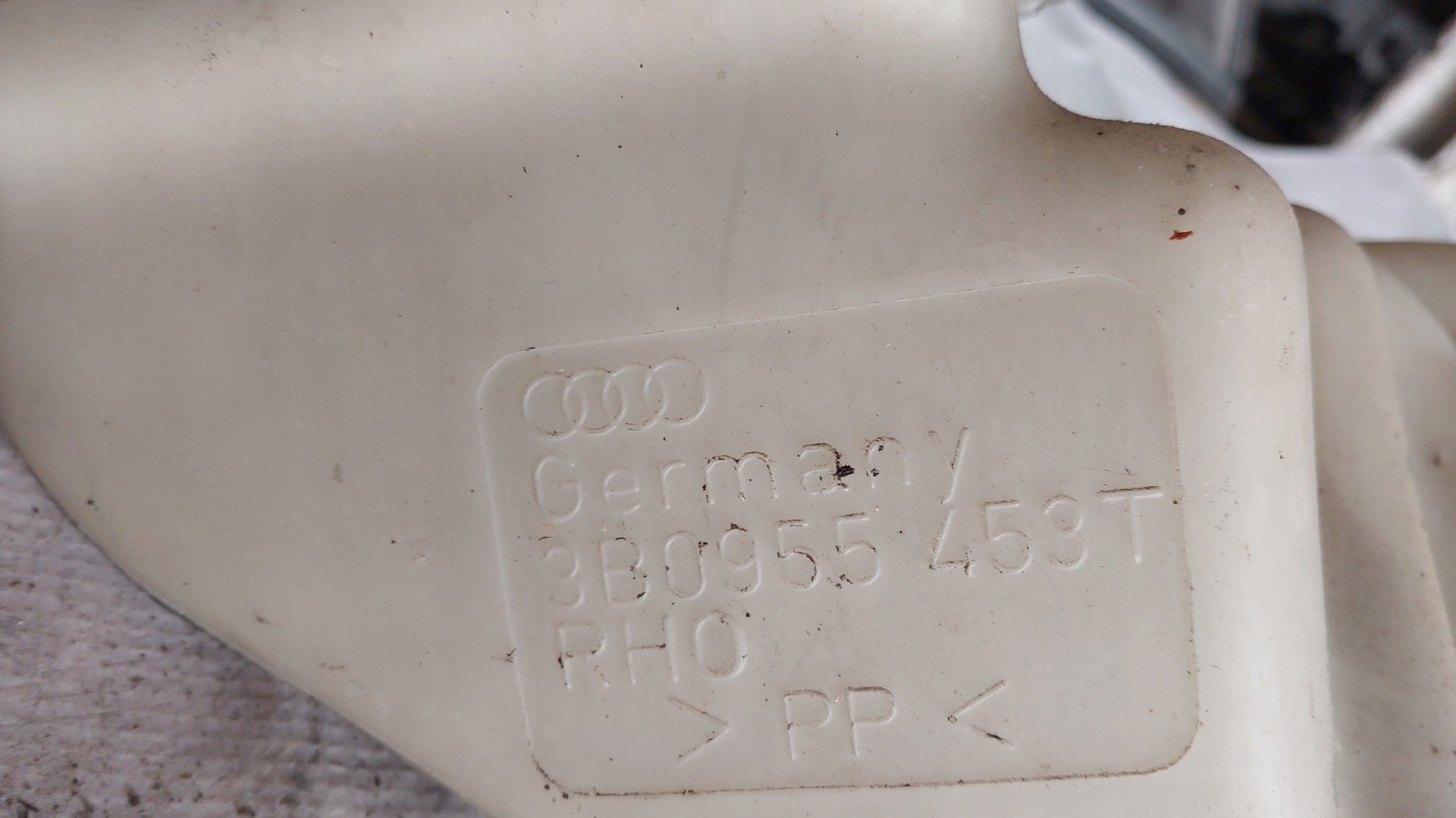 washer fluid tank POMPKI VW PASSAT B5 KOMBI 3B0955453T