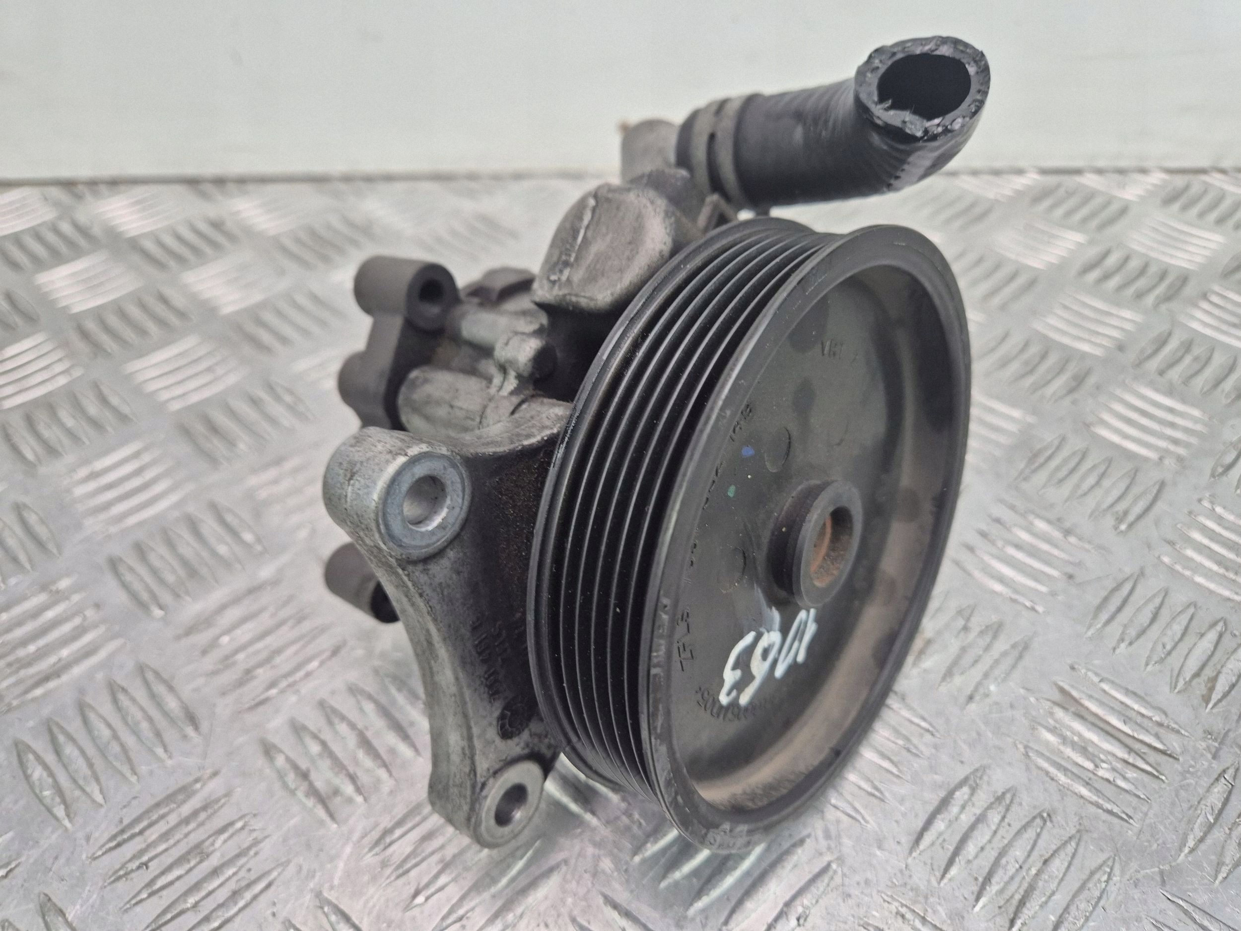 Mercedes M271 C200 CGI W204 servo pump A0064667501