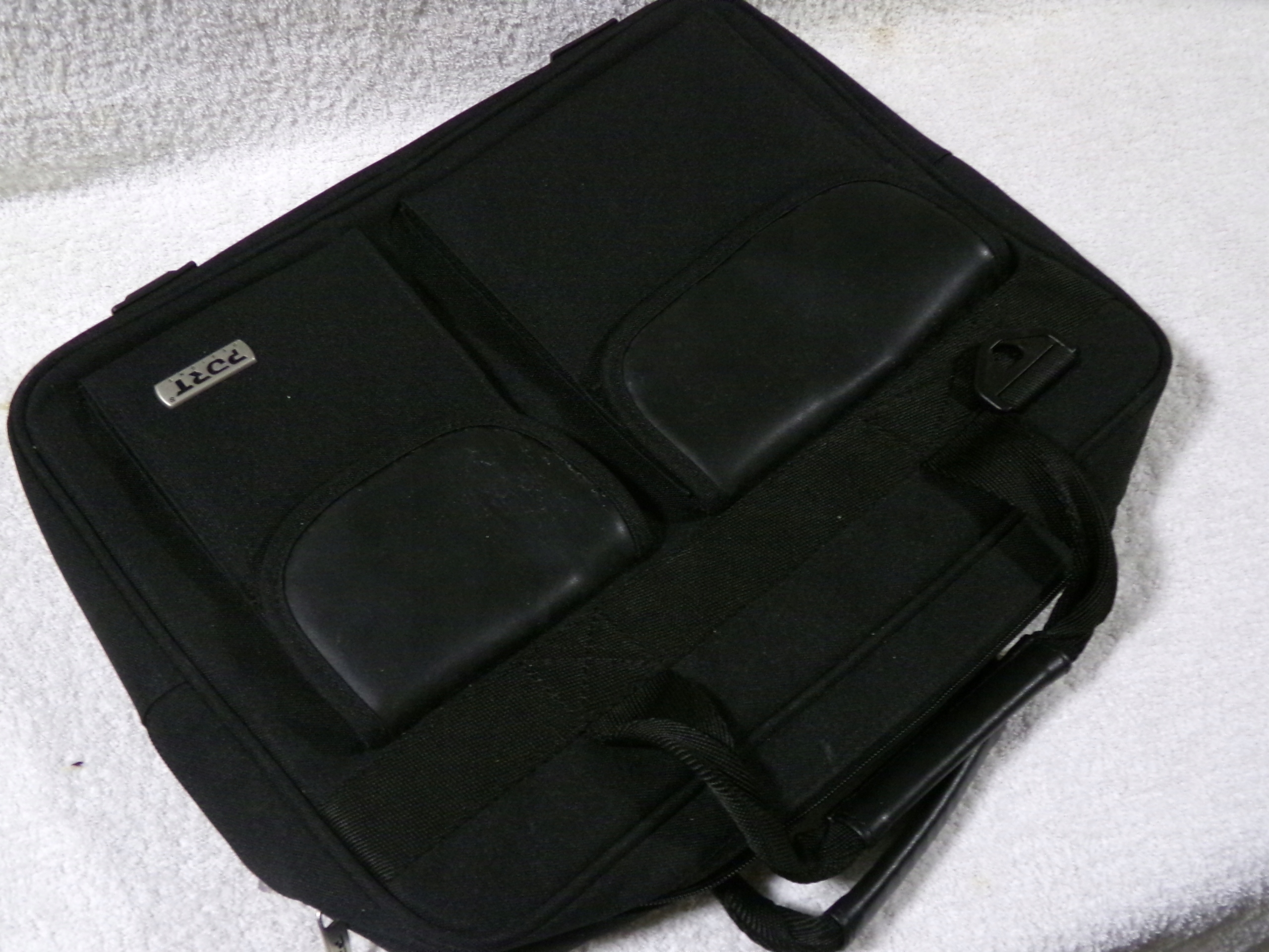 SOLIDNA TORBA NA LAPTOP-PORT DESIGNS