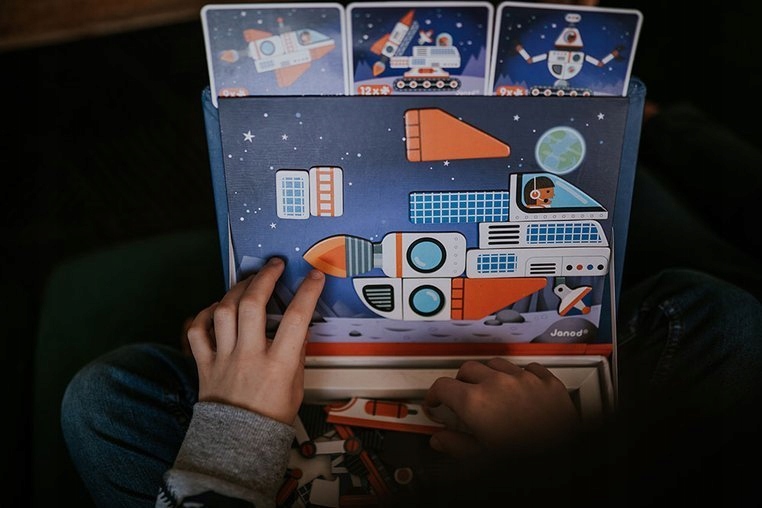 Magnetyczna Układanka MAGNETIBOOK KOSMOS Janod 3+ Wiek dziecka 3 lata +