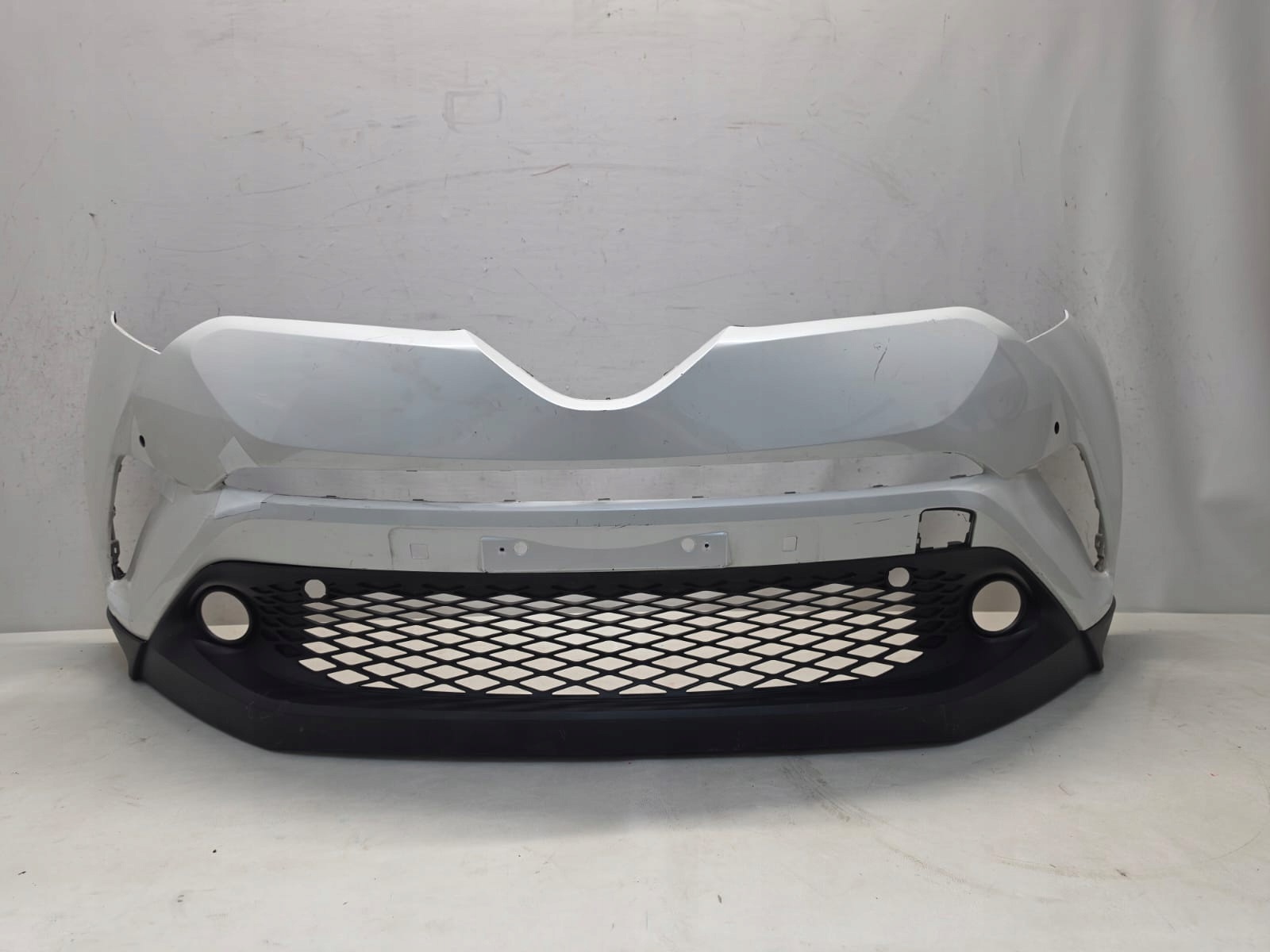 TOYOTA C-HR and 1 16-19 bumper front front 6XPDC
