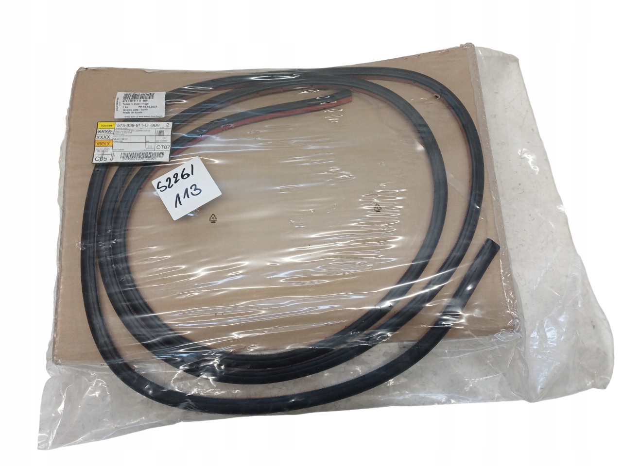 SKODA KAROQ 17- USZCZELKA ZEWNĘTRZNA DRZWI LEWY TYŁ 575839911D