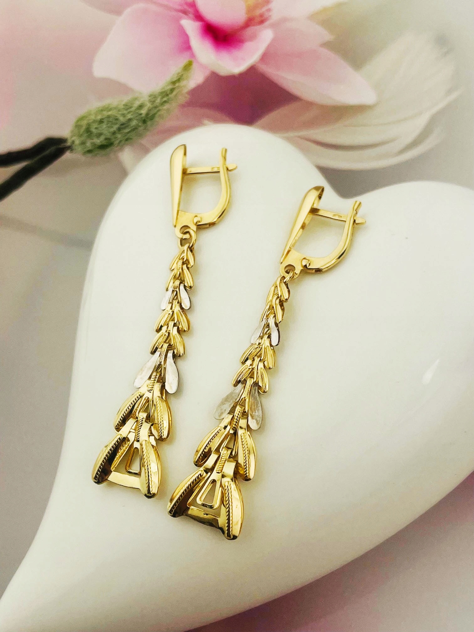 Zlaté náušnice s visícími lístky bikolor