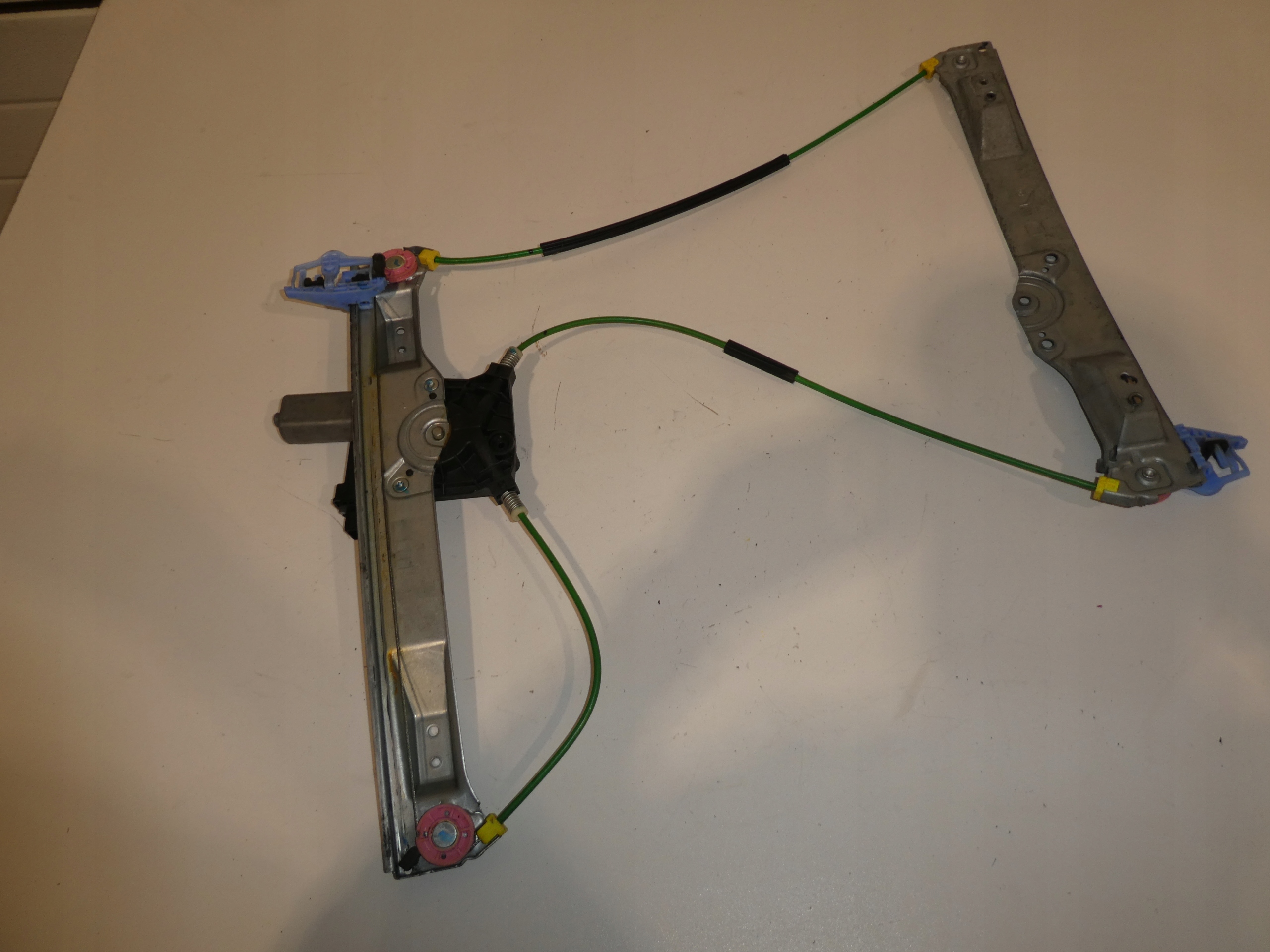 window regulator left front OPEL CORSA D 72005001