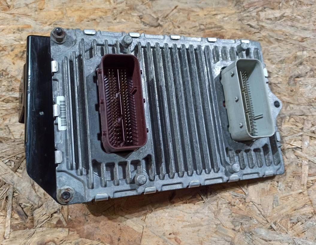 control unit computer of the engine ECU Dodge Charger Challenger 5.7 HEMI v8 2015