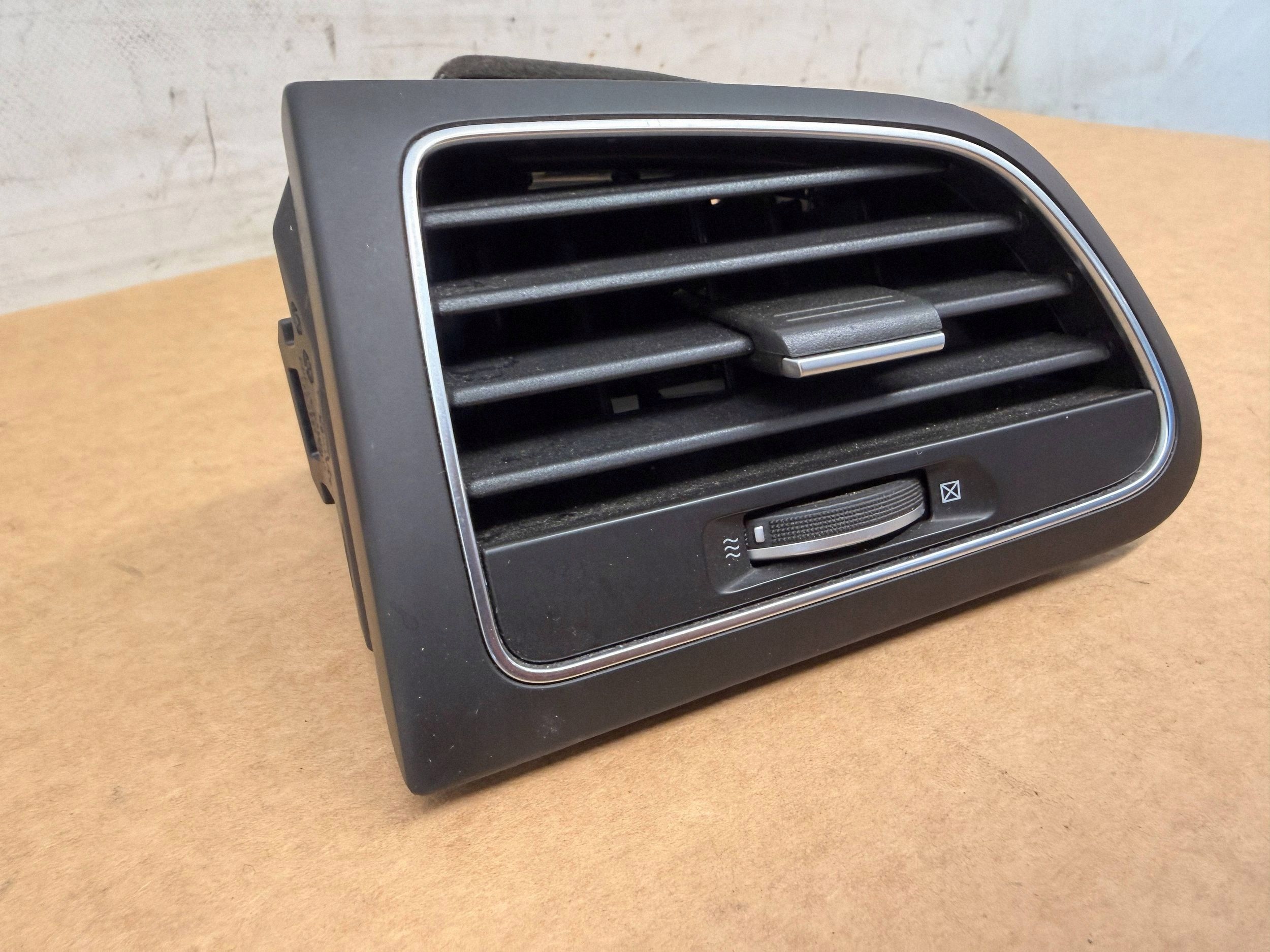 Renault Megane IV grid air conditioning devices right 687616296R
