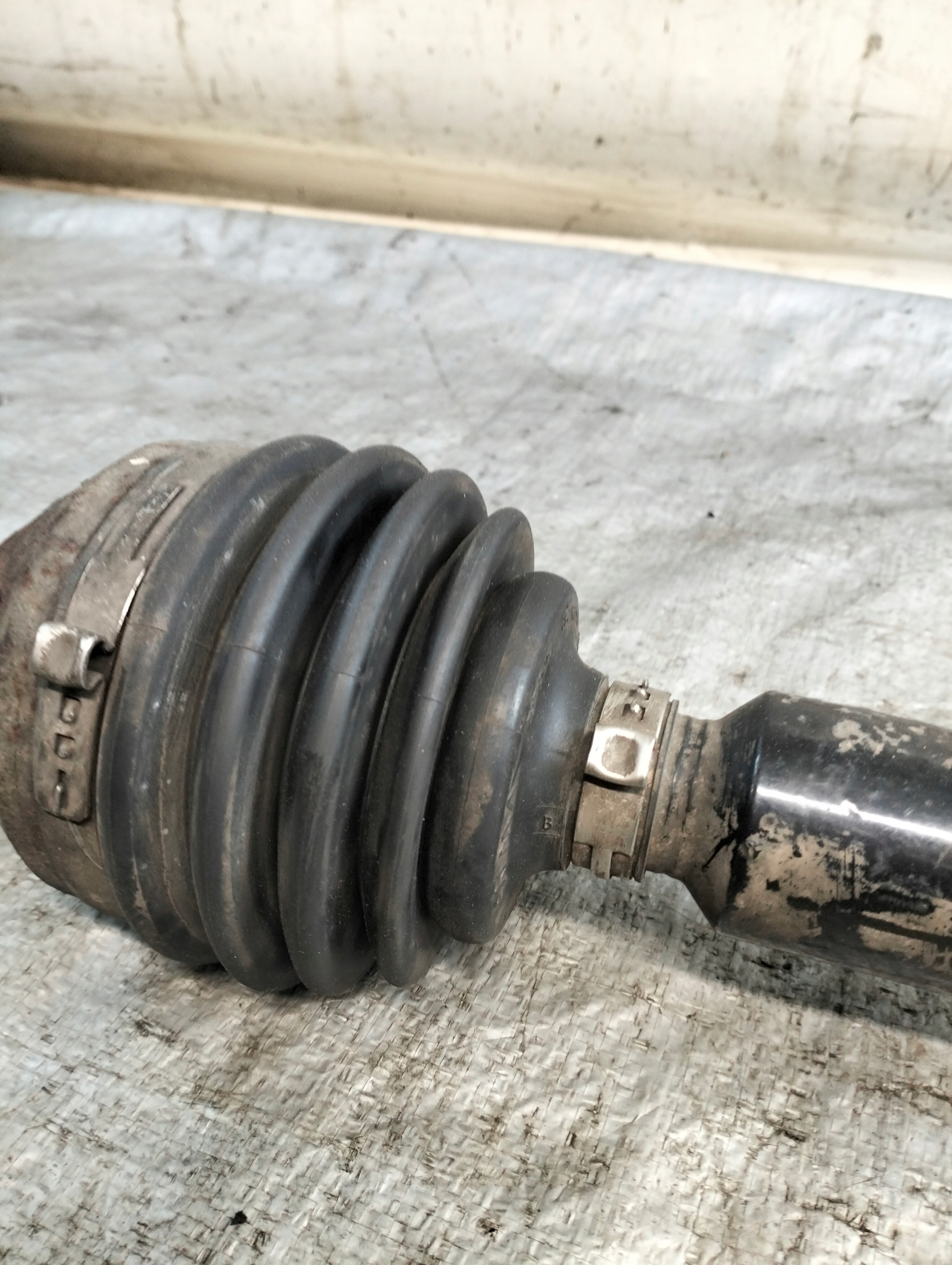 semi-axis right front SKODA RAPID 1.4D 36Z 2015r 6C0407272C