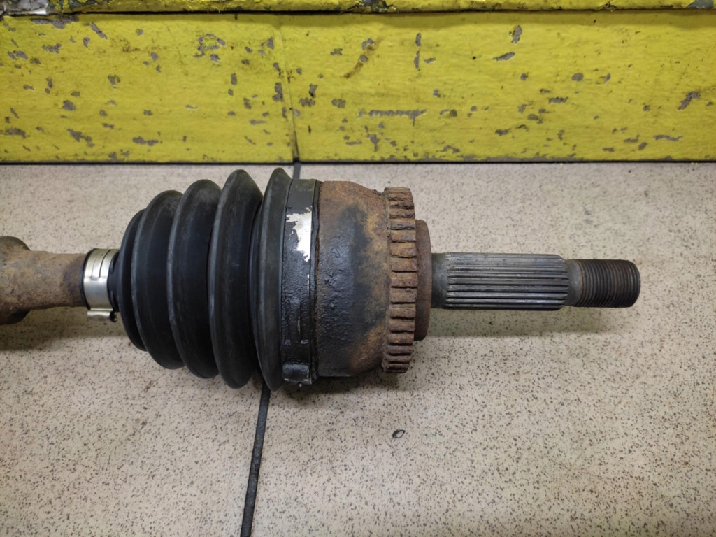 VOLVO V40 2.4 semi-axis right front