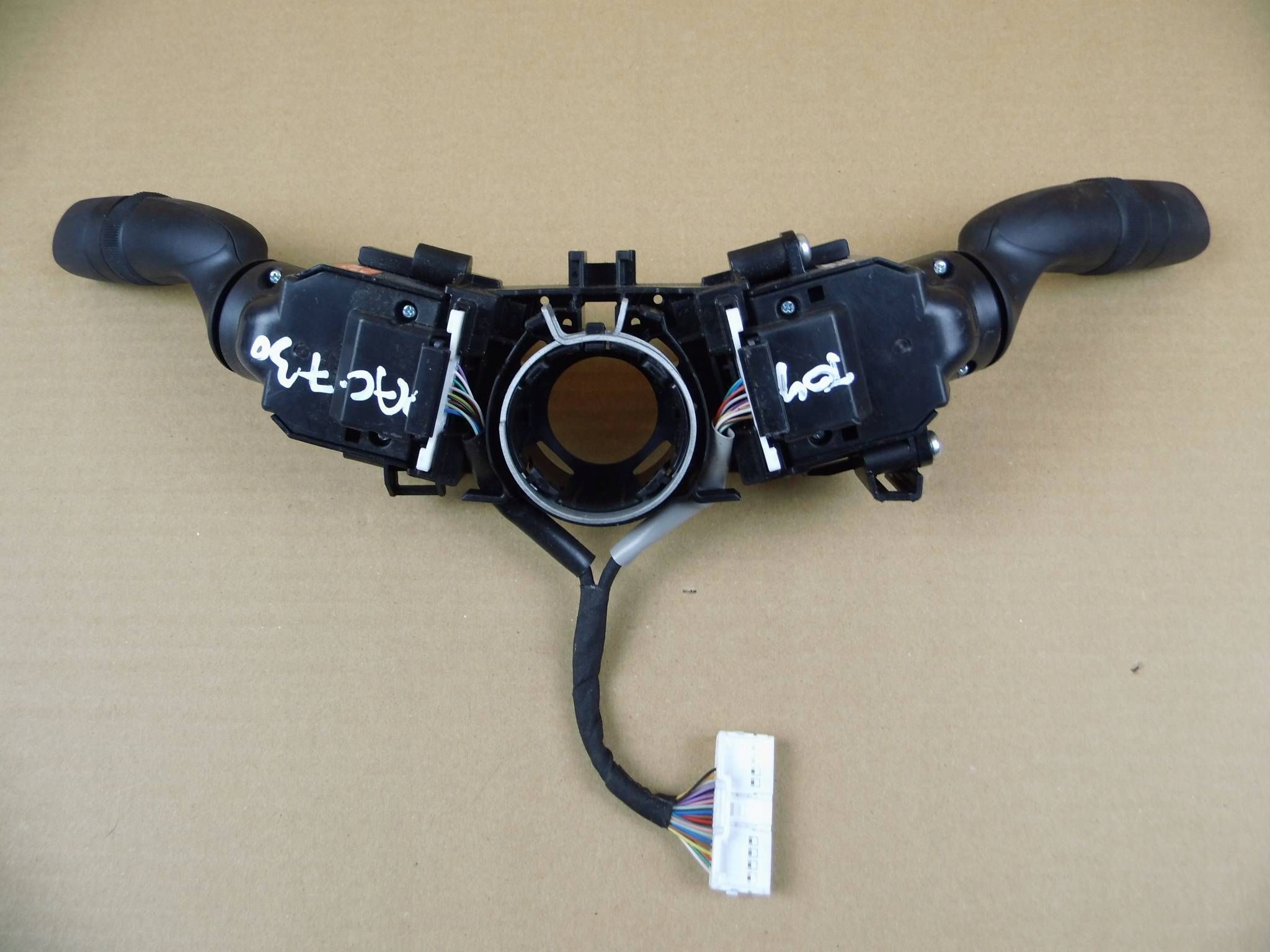 Toyota RAV4 V 2018 Interruttore comando luci tergicristalli DEVIO LUCI DEVIO zespolony 17J973