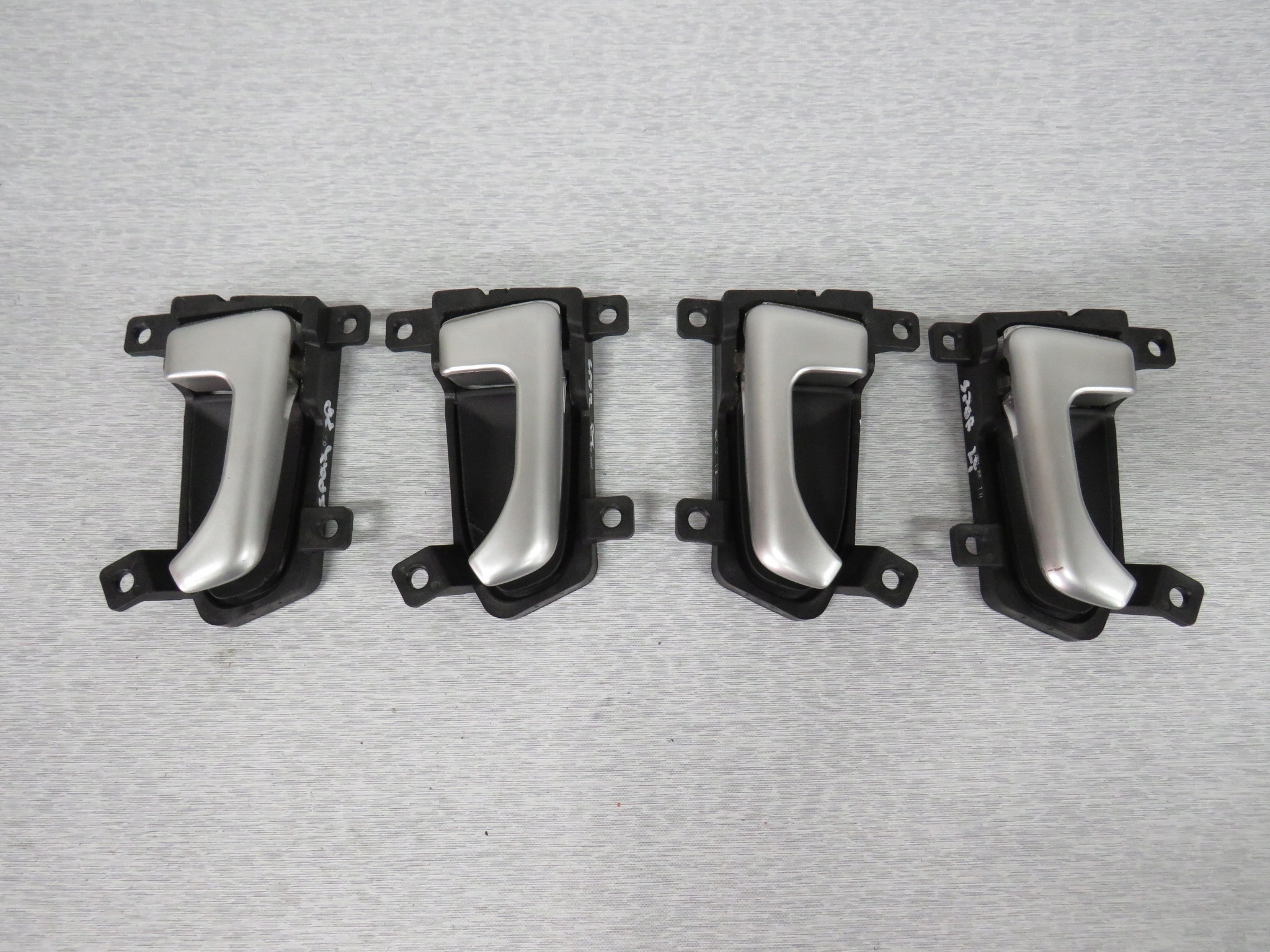 KIA SPORTAGE III ВНУТРІШНЯ ДВЕРНА РУЧКА ХРОМ ПОВНИЙ КОМПЛЕКТ