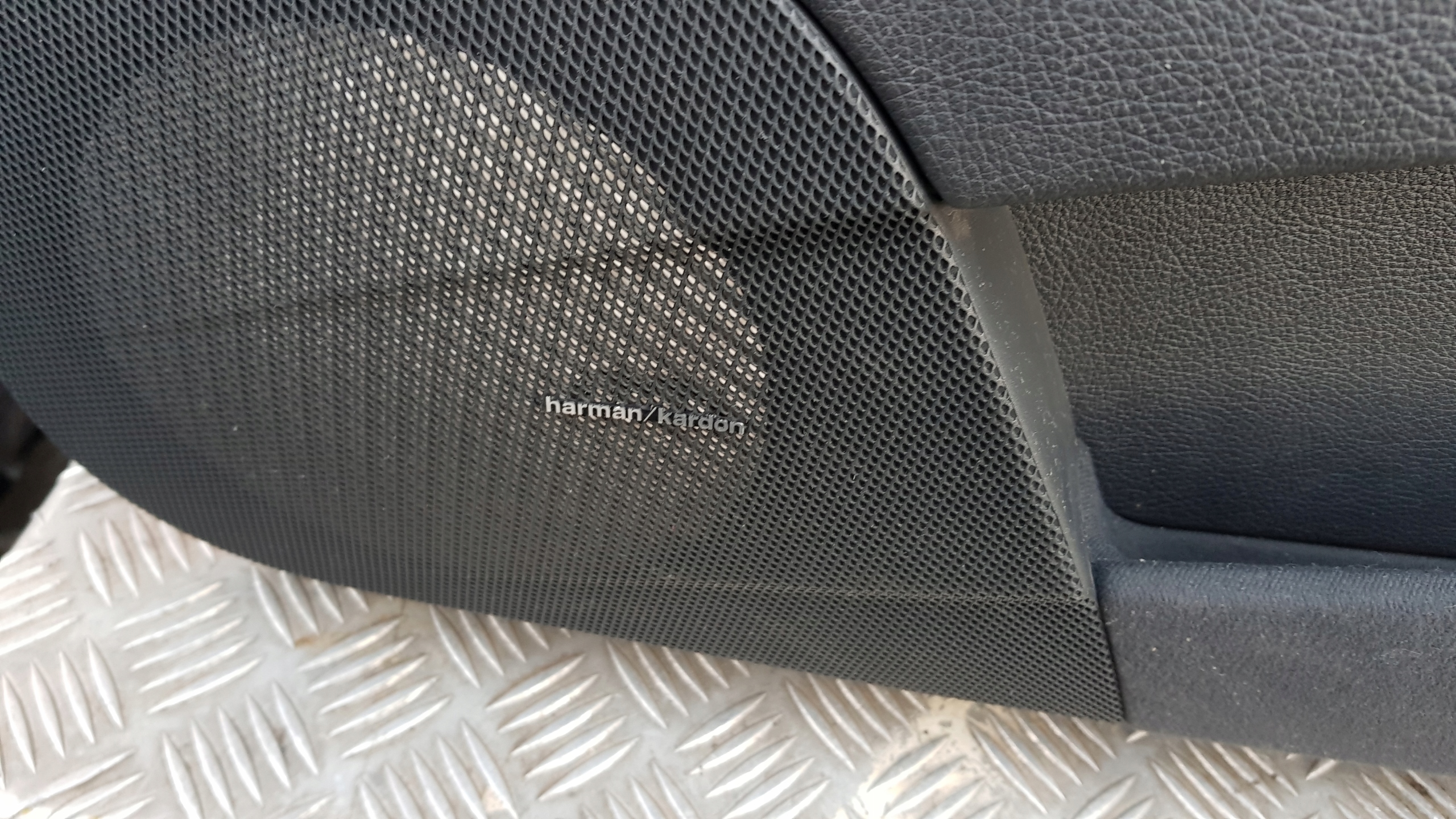 MERCEDES E-KLASA W211 oldalsó kárpit bőr HARMAN KARDON fa