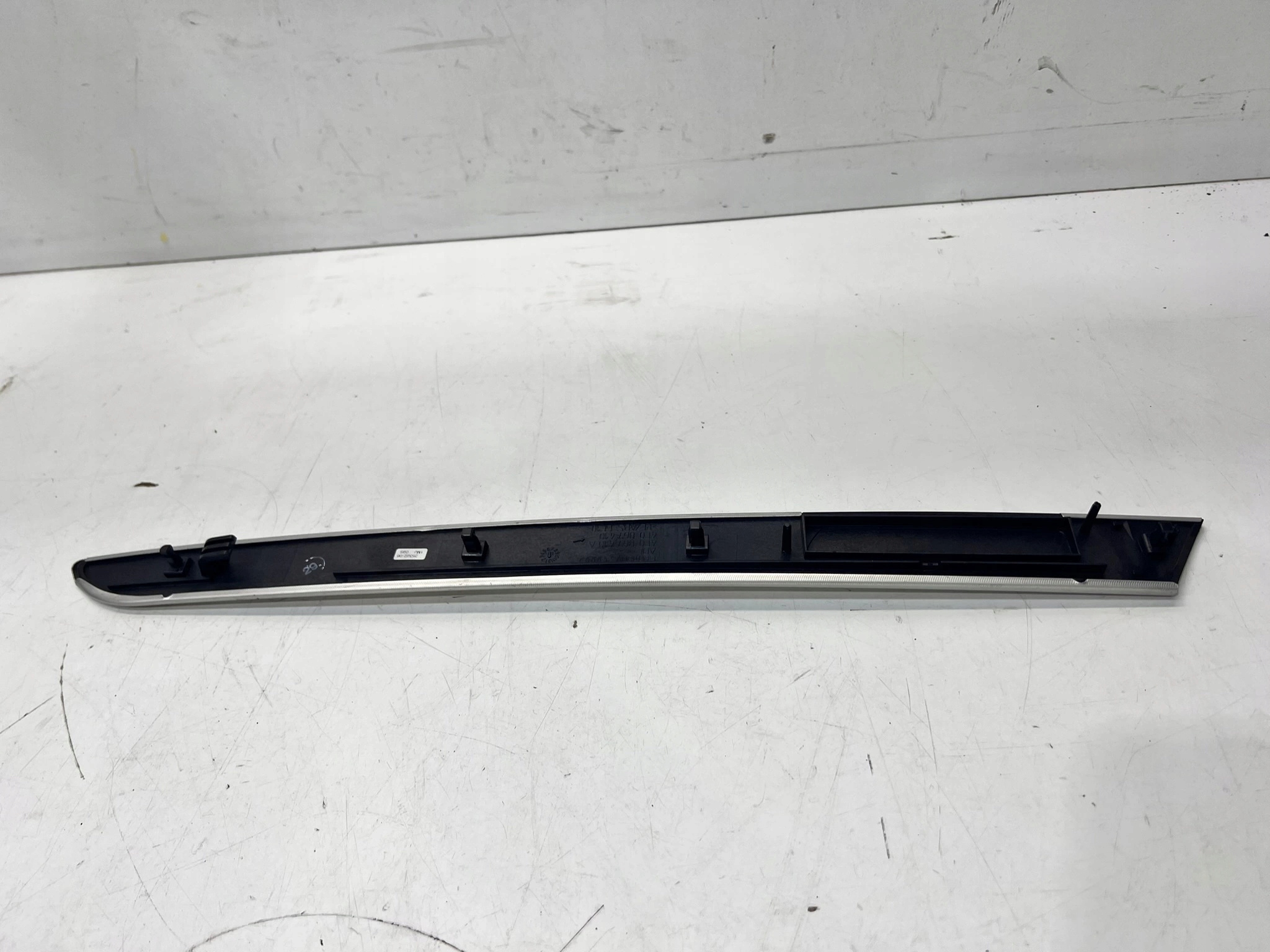 moulding DEKOR door right front AUDI A6 C6 4F0867410 wheel