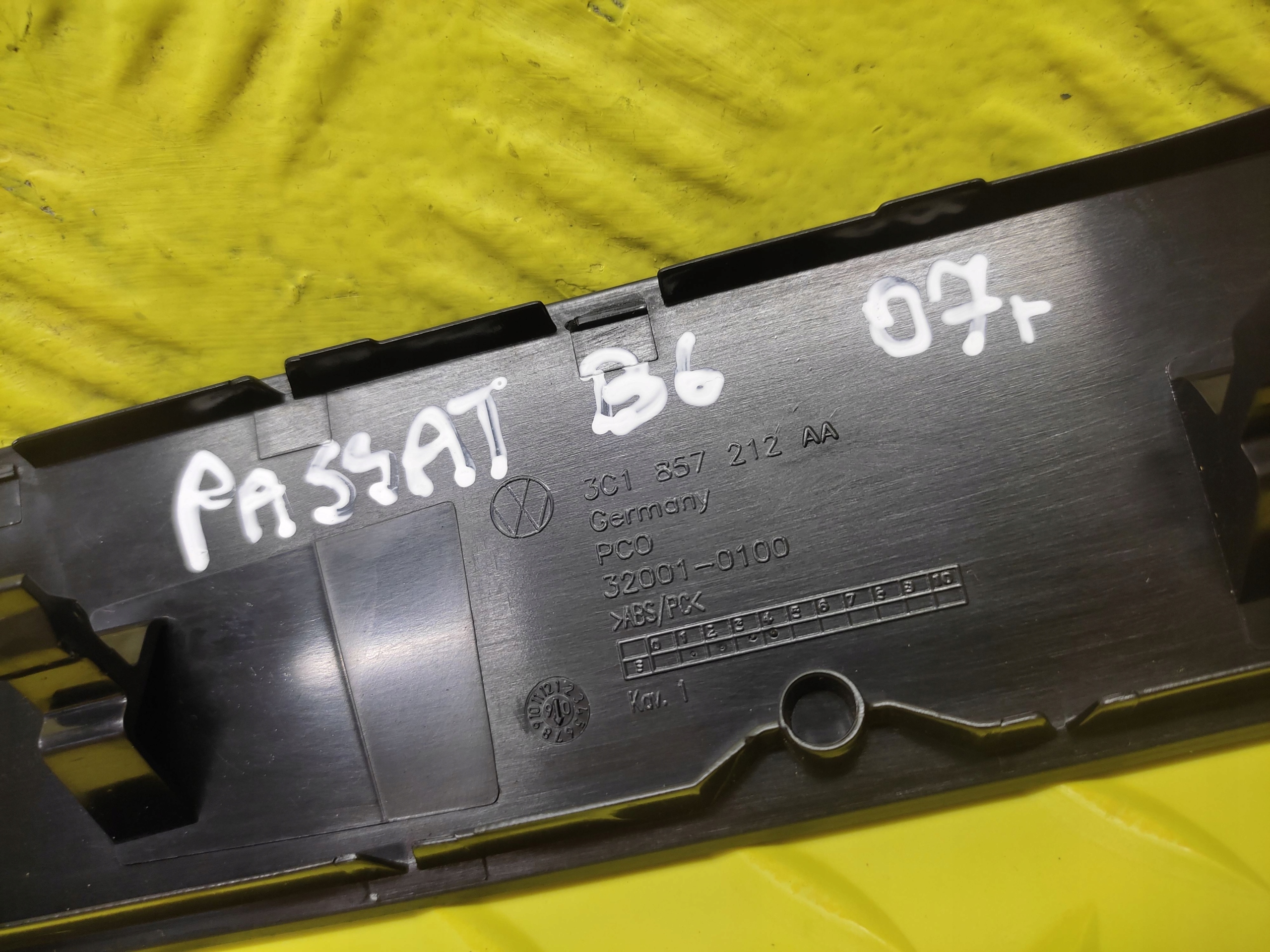 VW PASSAT B6 decorative trim consoles 3C1857212AA