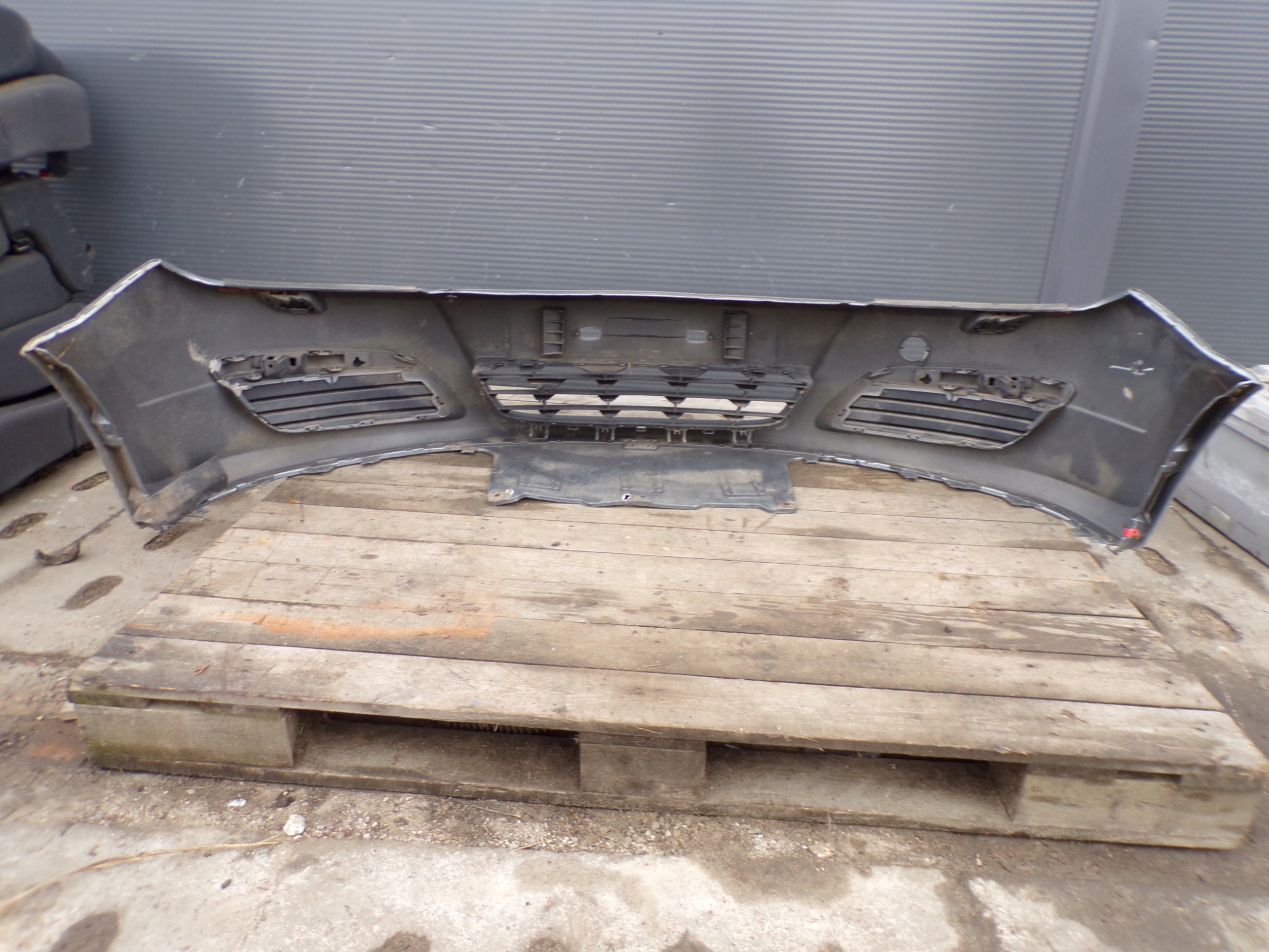 front bumper front OPEL ASTRA H WERSJA below washers colour Z163 (2)