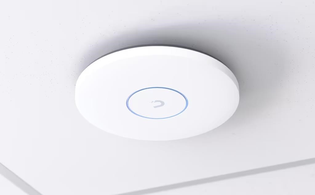 UBIQUITI UniFi Ceiling-mounted 6-stream WiFi 7 AP with 10/5/2.5/1 GbE support. — 11