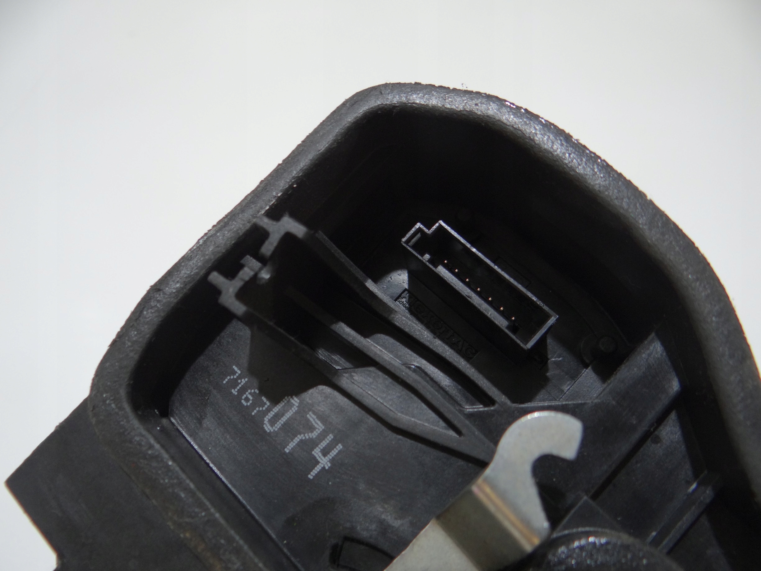 lock door right front BMW E61 EU 7167074 7 PIN (4647518)
