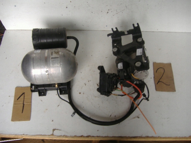 AW93-5B709-AE AW93-3B484-AJ - JAGUAR XJ 351 ПОВІТРЯНИЙ БАК ПІДВІСКА НАСОС