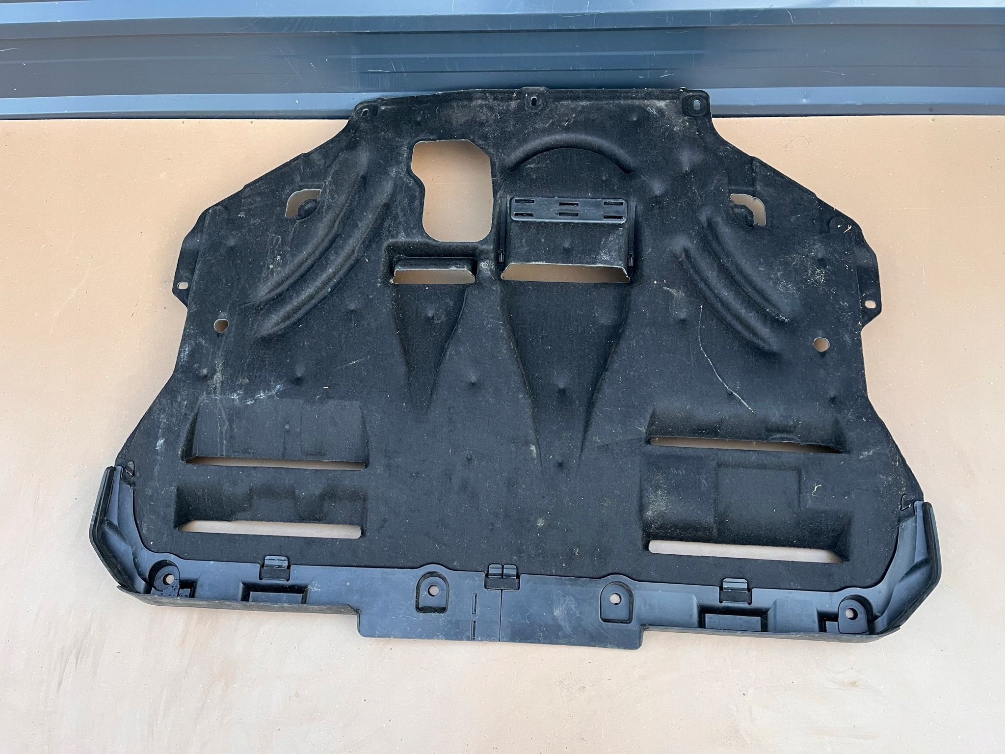 DV416P013 - FORD KUGA MK2 12-20R НАКЛАДКА ПОД ДВИГАТЕЛЬ