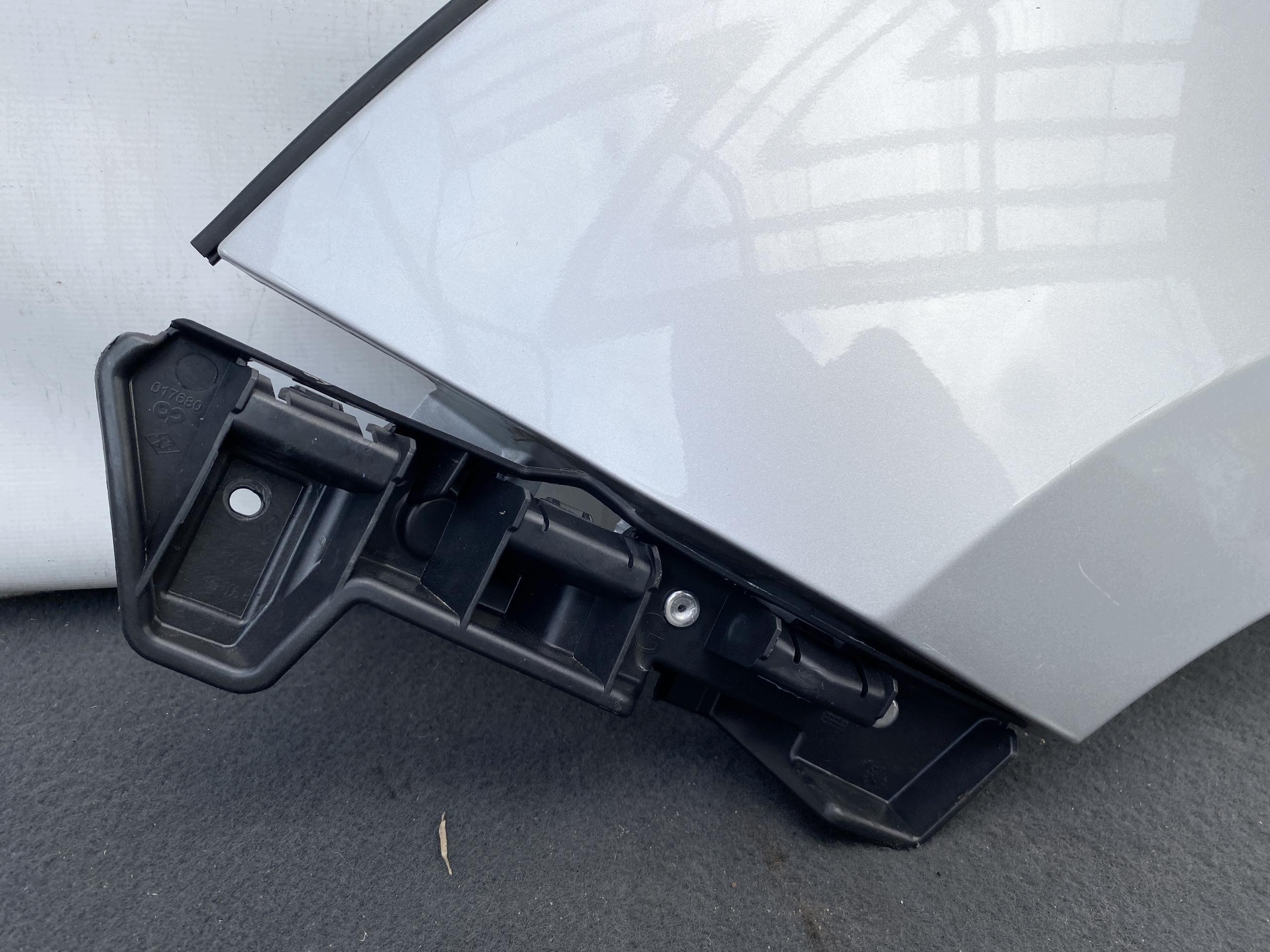 RENAULT MASTER 3 10- fender front front SREBRNY left 631010504R