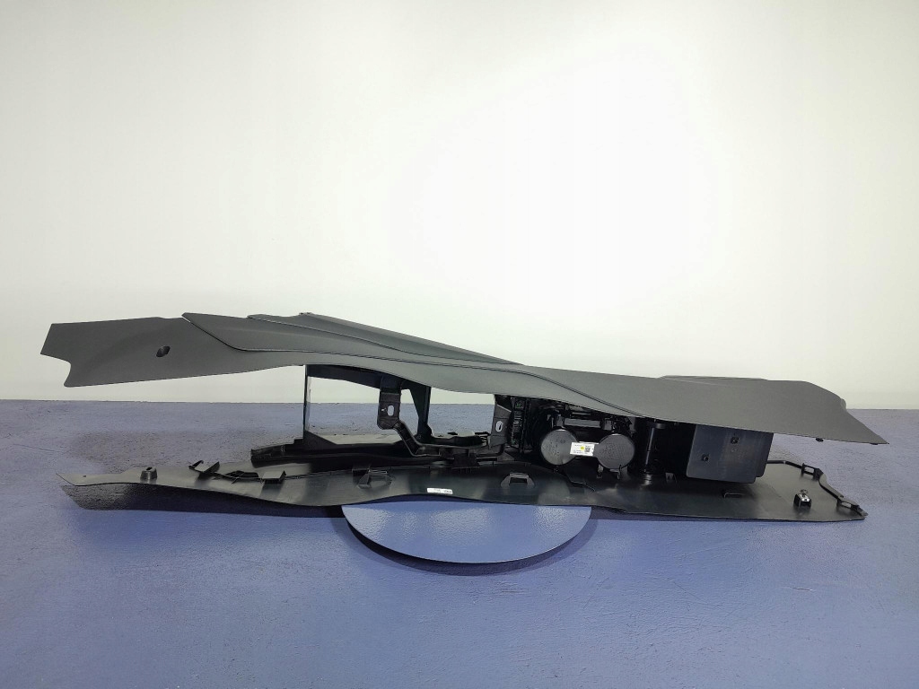 SKODA OCTAVIA IV тунель середина европа