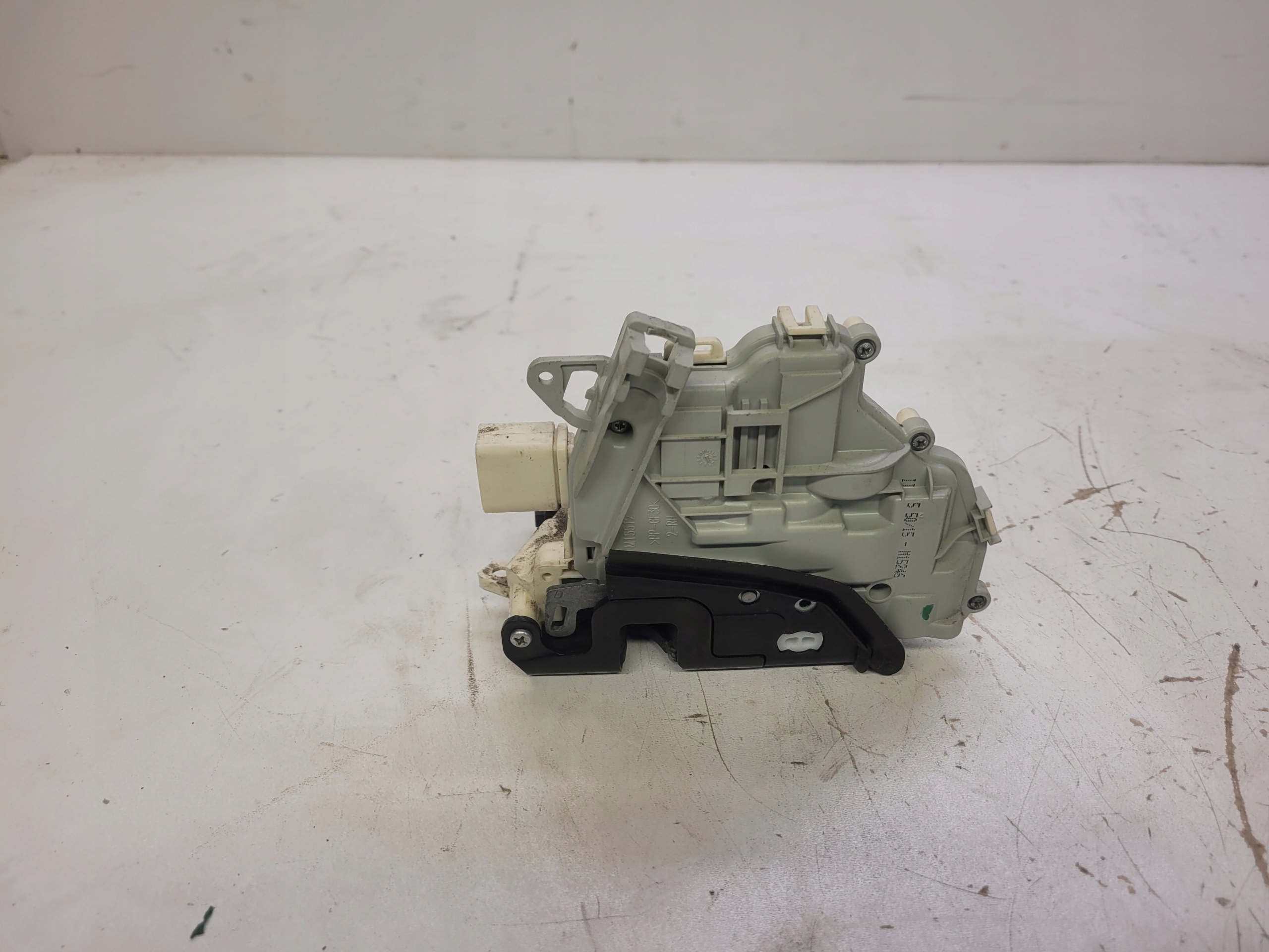 lock door right rear part AUDI A4 B9 A5 A6 4G0839016C