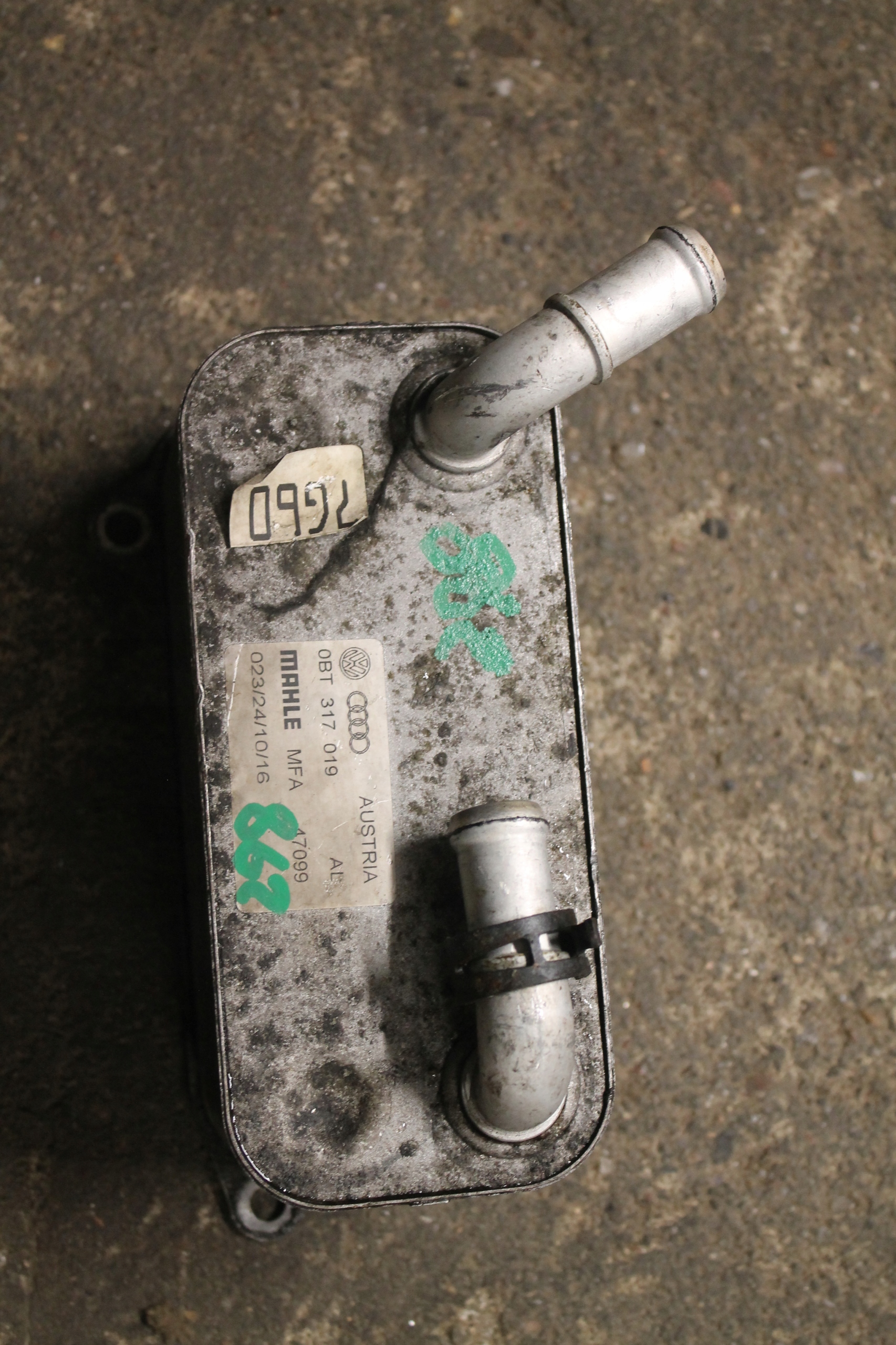 862. Motor Ölkühler 0BT317019
