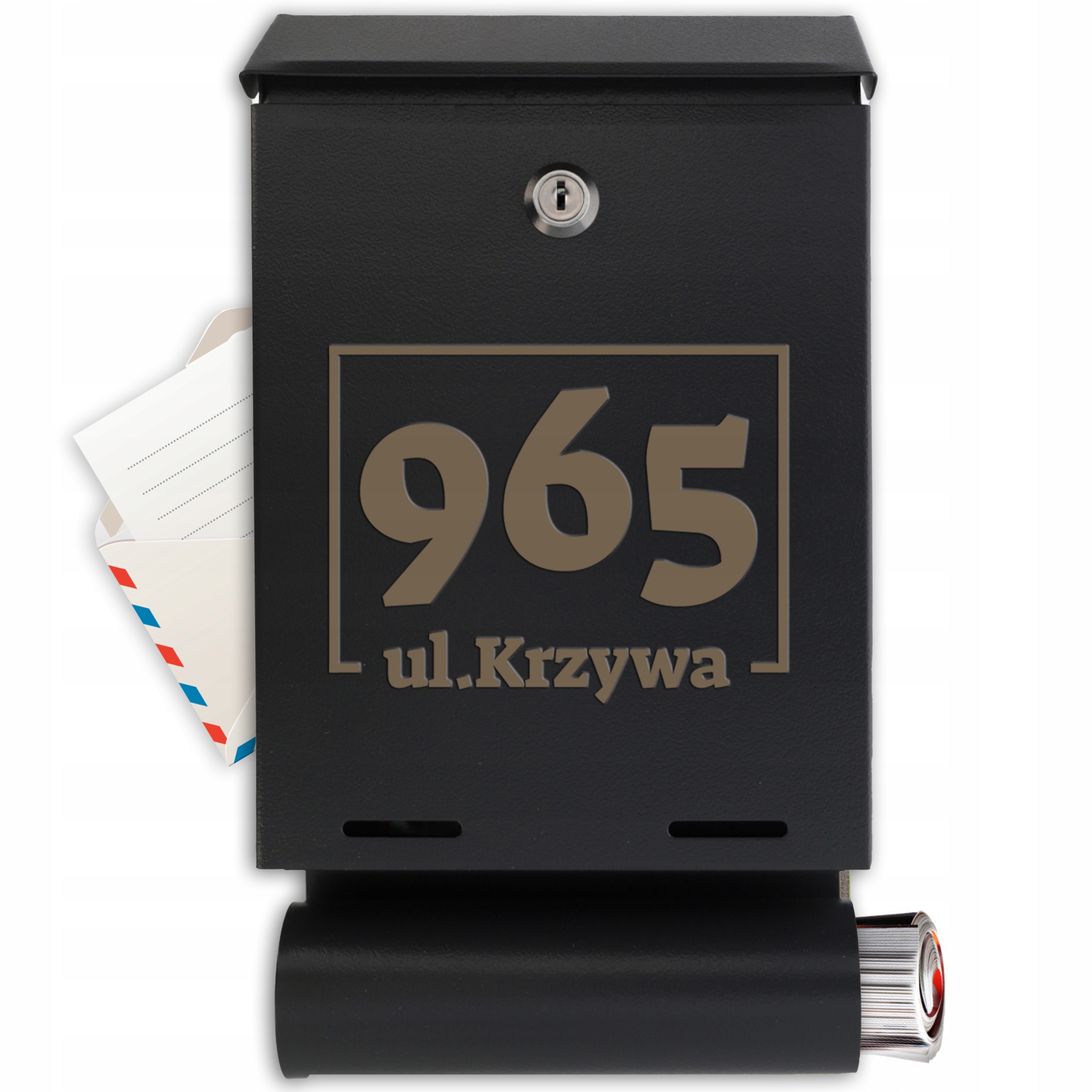 Černá poštovní schránka s adresní trubkou a nádherným gravírovaným vzorem