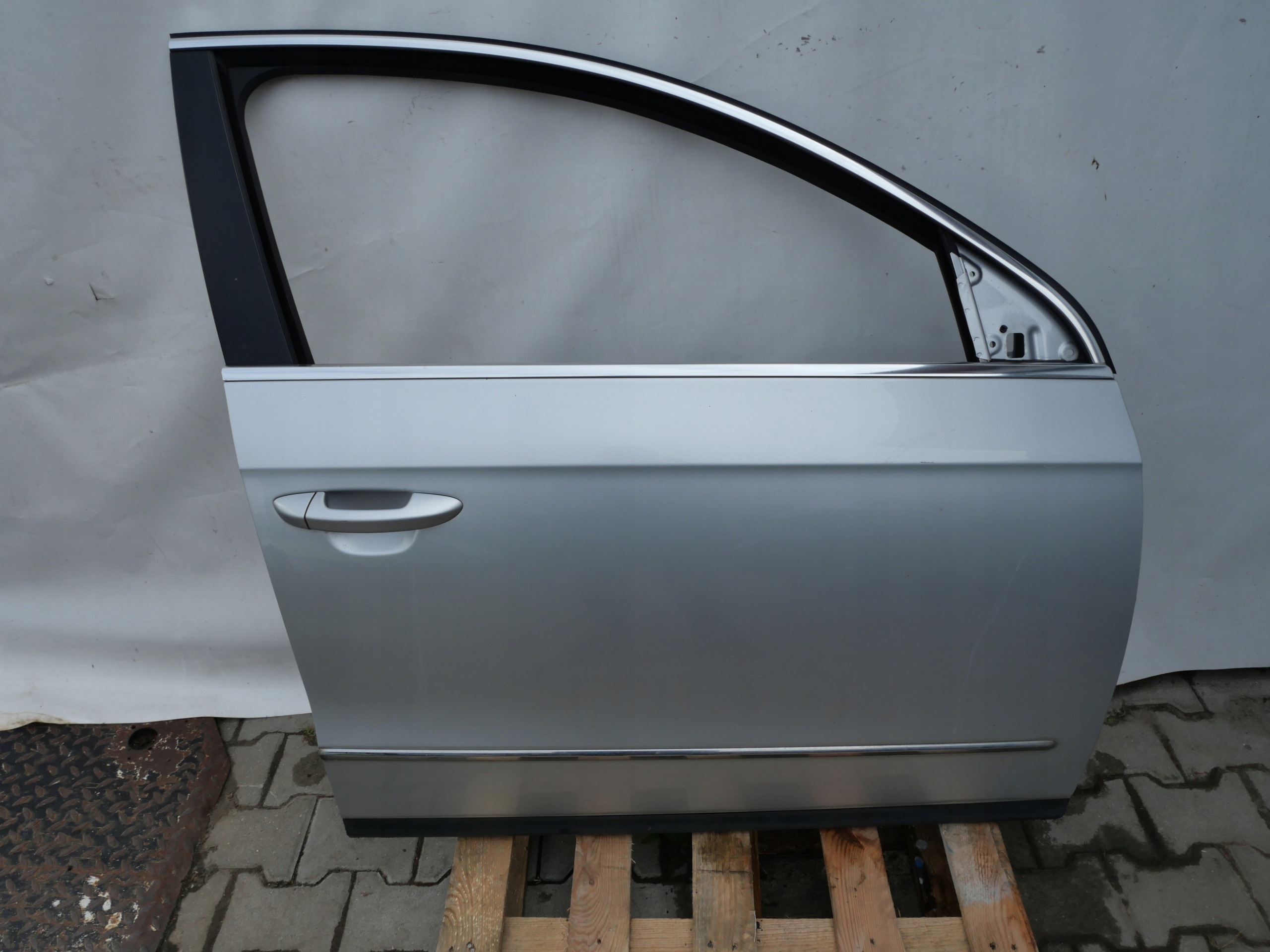 VW PASSAT B6 předek pravé dveře
