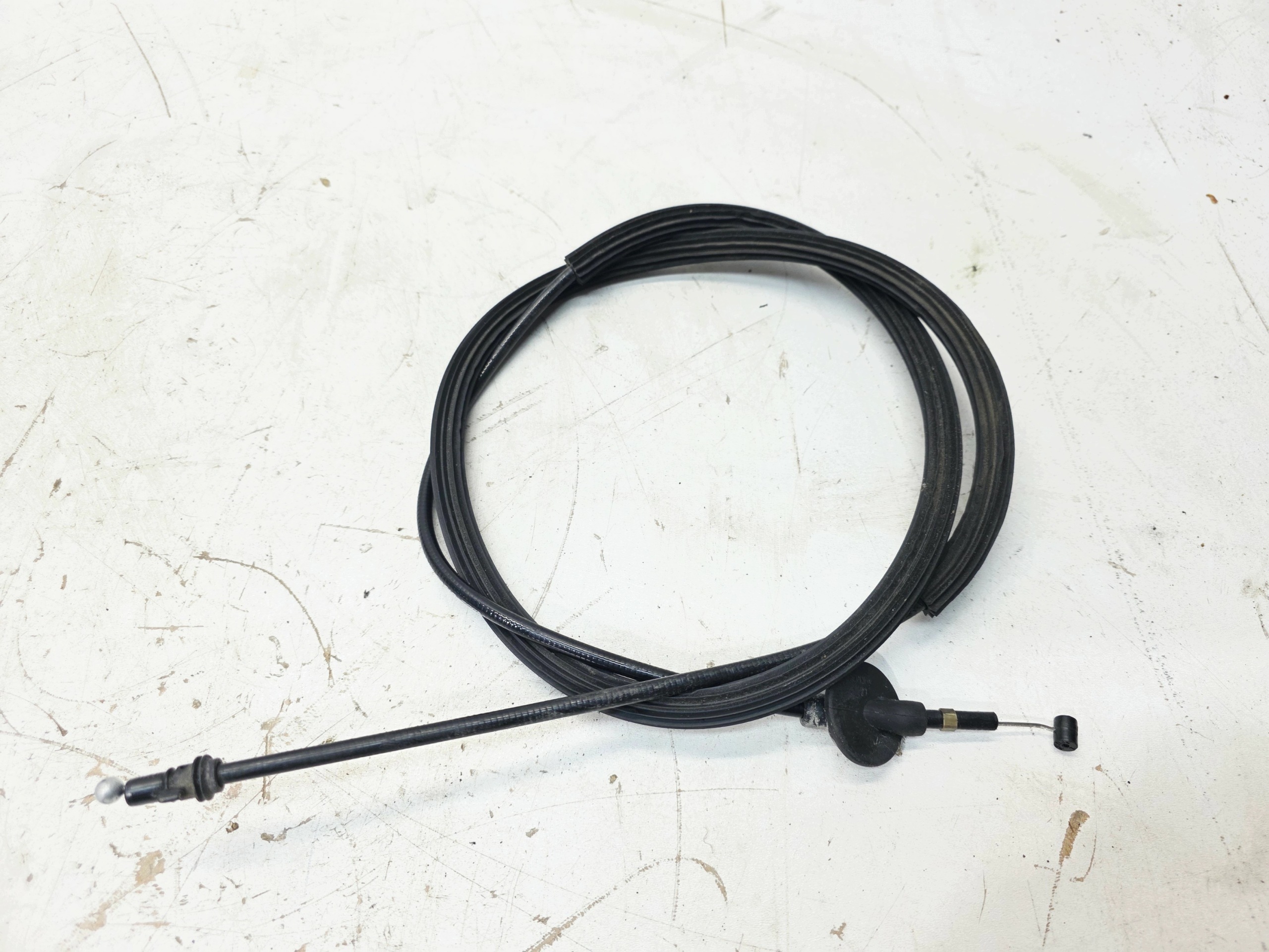 corde pour l'ouverture du capot AUDI A4 B8 A5 8T 8K1823535